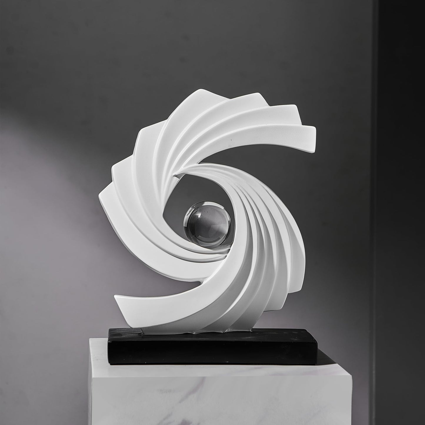 XYQXYQ Abstract Art Statue,Modern Gold Minimalist Decoration,Geometric Abstract Sculpture,Decoraciones para Sala Bedroom Office Coffee Tabletop Centerpiece Decoration Resin Collectibles (White)