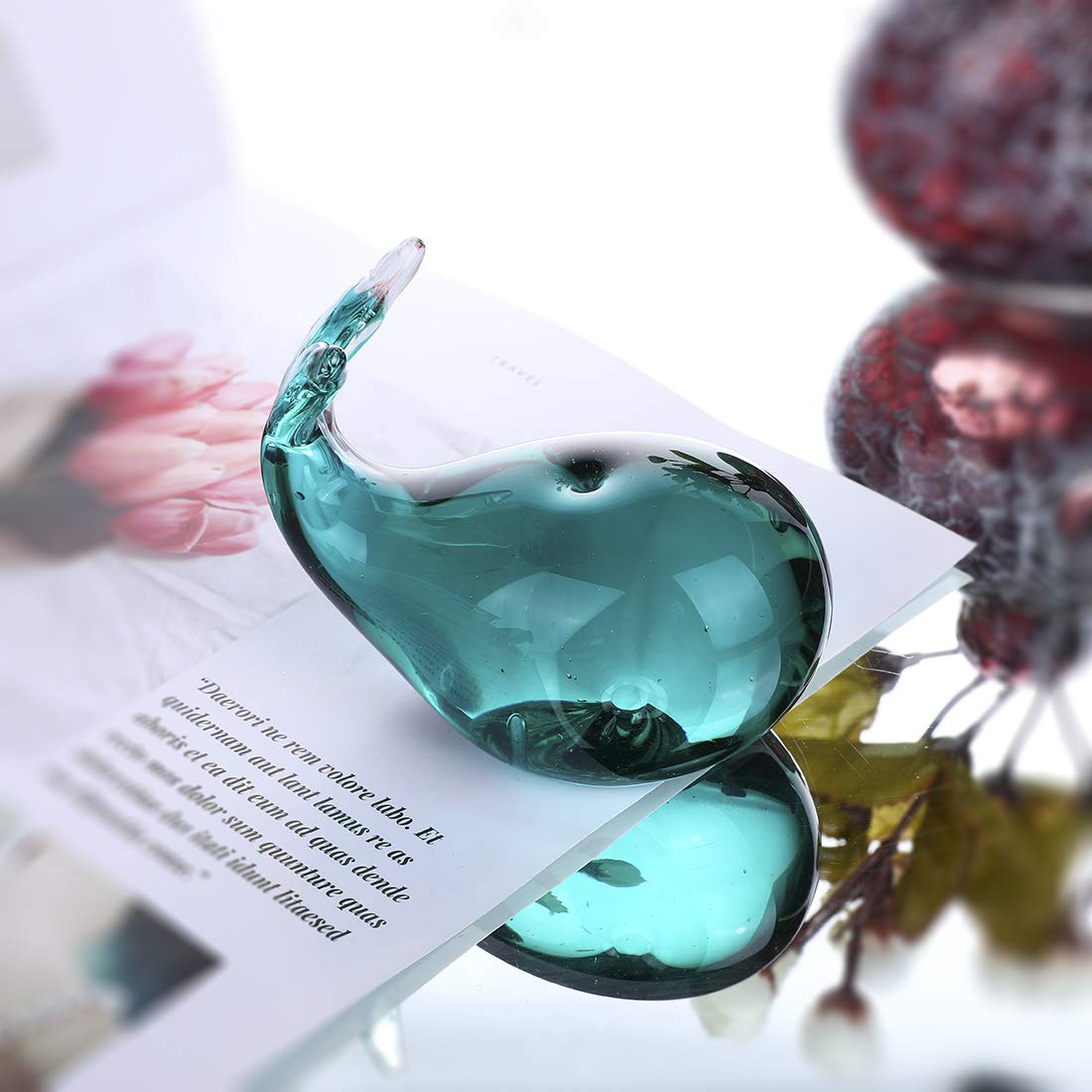 HDCRYSTALGIFTS Blown Glass Whale Figurine Collectibles 3.5'' Handmade Glass Sea Animal Paperweight Aquarium Decor Gift for Mom Women Ocean Lovers