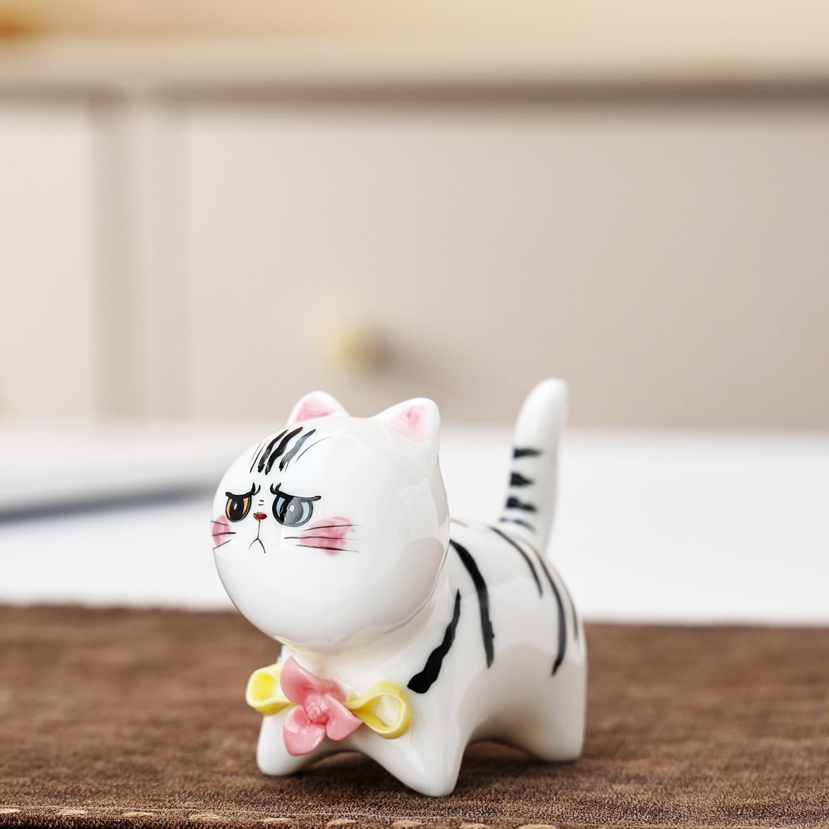 RiJinDuoJin Cute Lucky Healing Cat Themed Decorative, Handmade Ceramic Cat Figurine for Cat Lovers, Ideal for Desk, Bookshelf, Nightstand & Home Decor, for Mother’s Day, Easter, Birthday, Men & Women