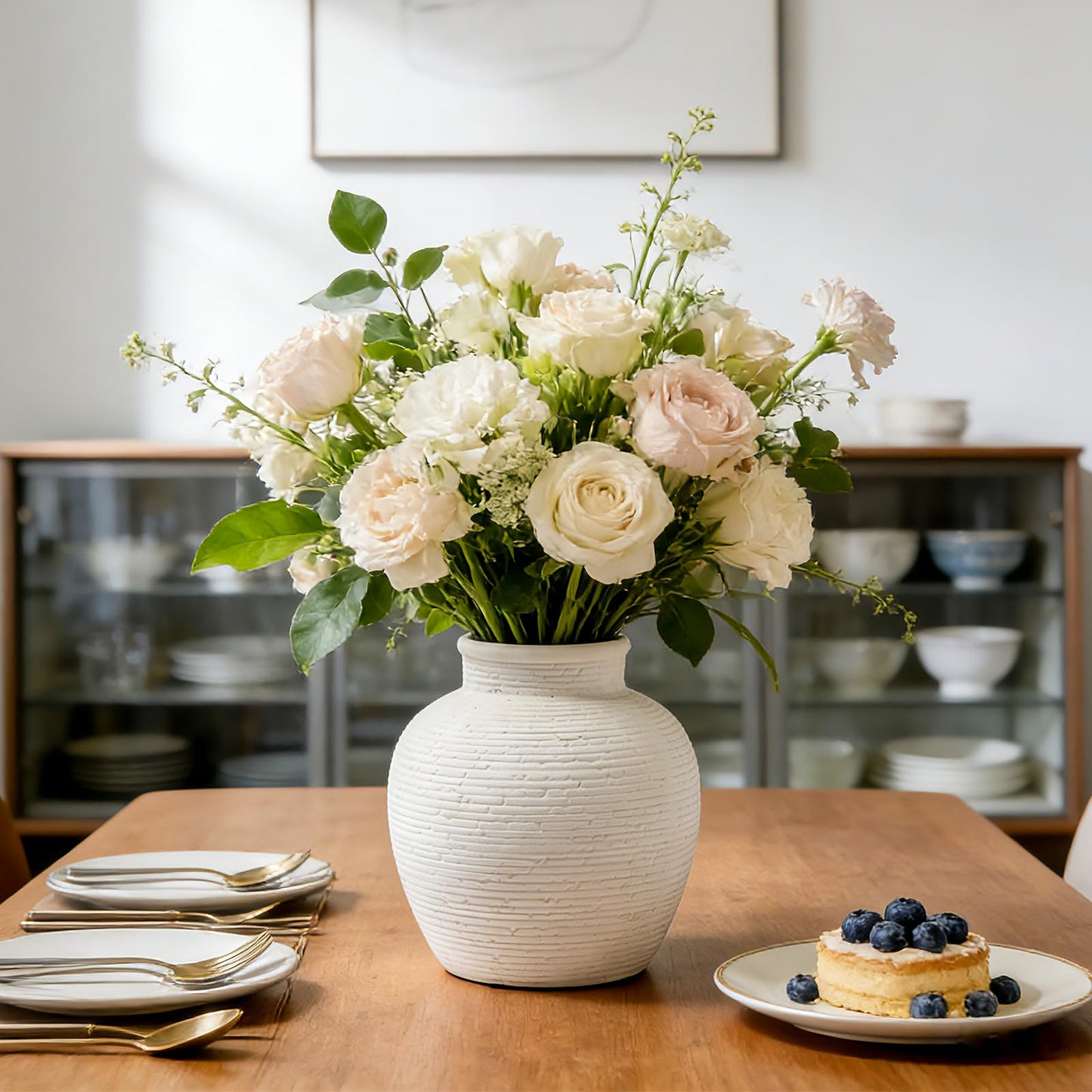 QeemTaco 6-Inch Modern White Ceramic Vase, Rustic Ribbed Flower Vase with Waterproof Interior, Small Boho Decorative Vase for Fresh or Dried Flowers, Home Decor, Coffee Table, Mantle
