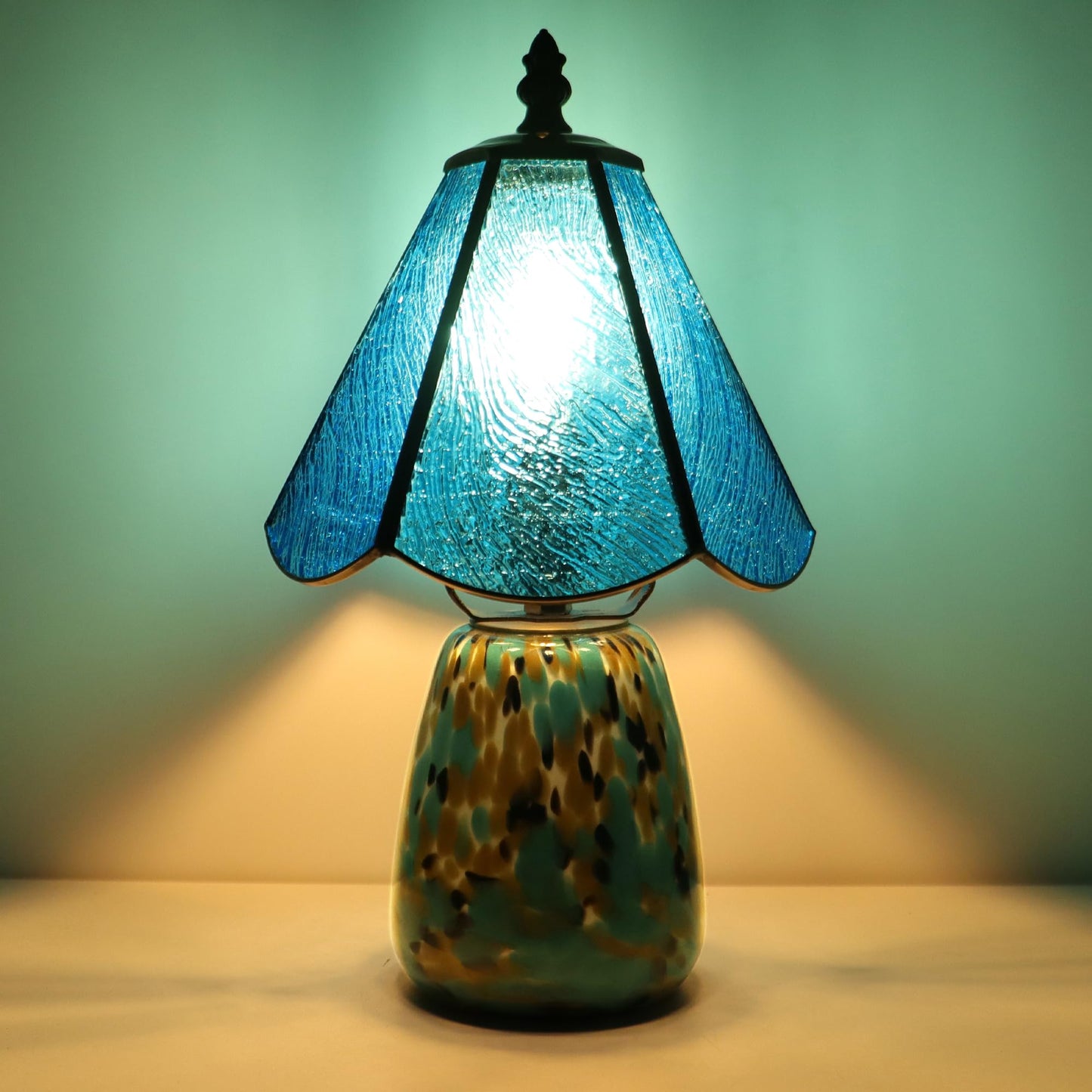 MQYXH Tiffany Style Stained Glass Table Lamp 12 Inch - Blue Stripe