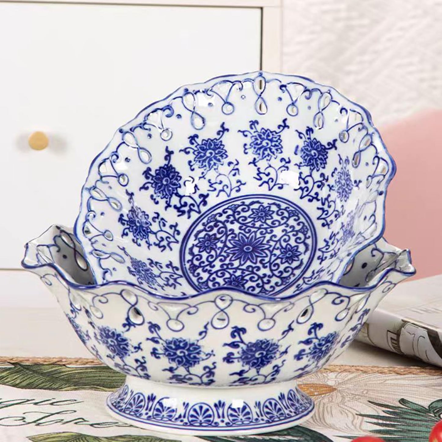 YYMayLsh Candy Bowl Ceramic Candy Serving Plate Blue and White Chinoiserie Decor Bowl with Foot for Living Dining Room (6.9in)