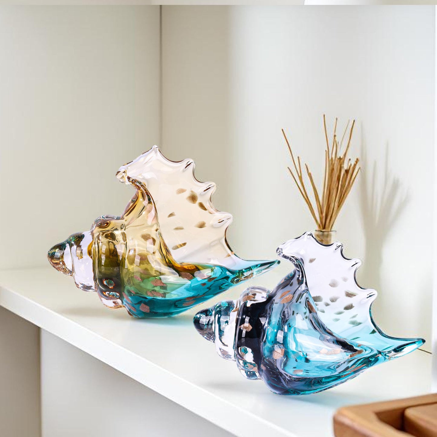XMGZQ Hand Blown Glass Conch Statue,Sea Glass Art Figurine, Coastal Home Decor with Sea Shells, Living Room TV Stand Above Cabinet,Bookcase,Beach Decoration,Entryway Conch Horn Figurines