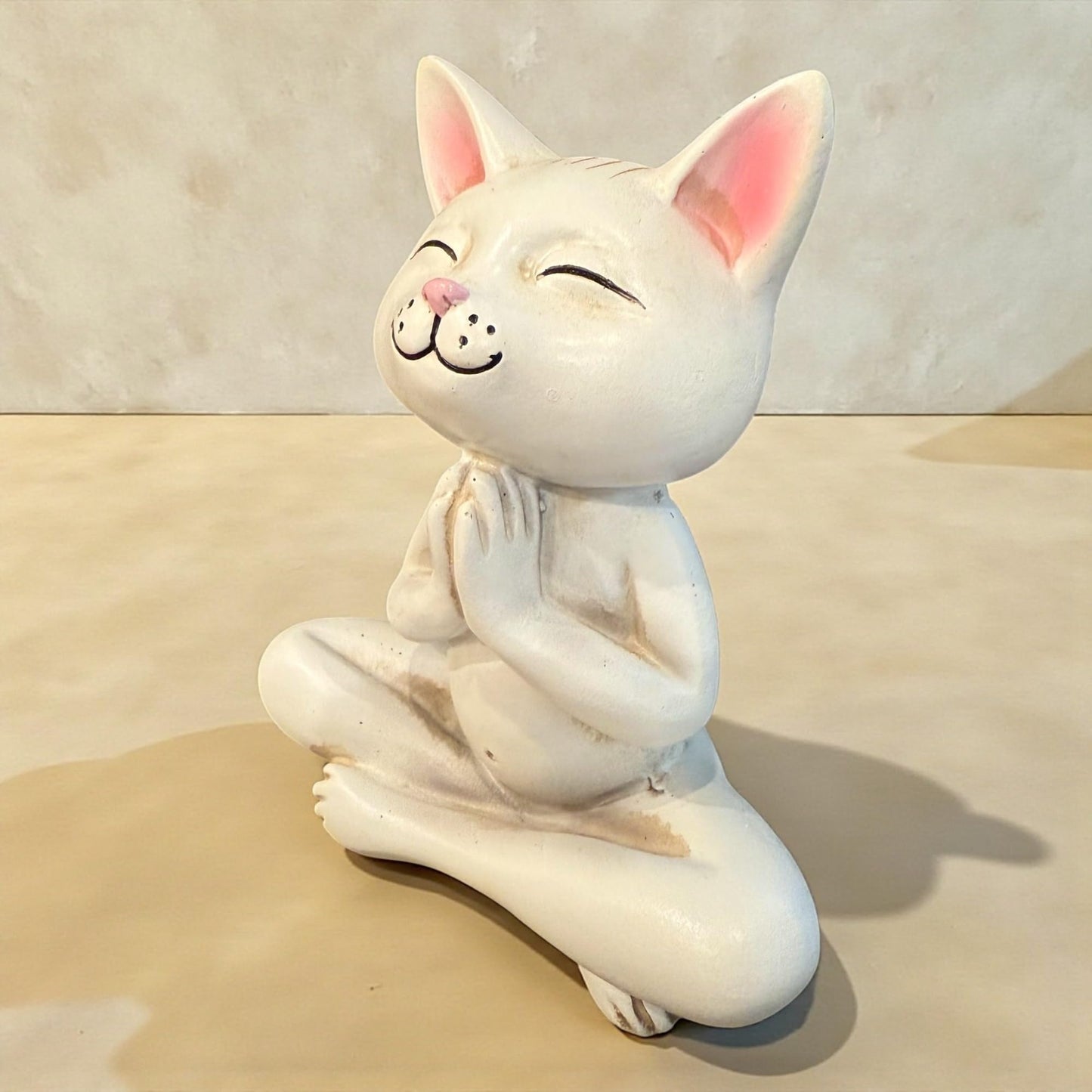 Top Brass Yoga Cat Figurine Statue – Meditating Praying Cat Desk Decor – Zen Home & Office Accent – Cute Resin Cat Sculpture for Shelf, Table or Gift – 5 Inch Mindful Cat Decor