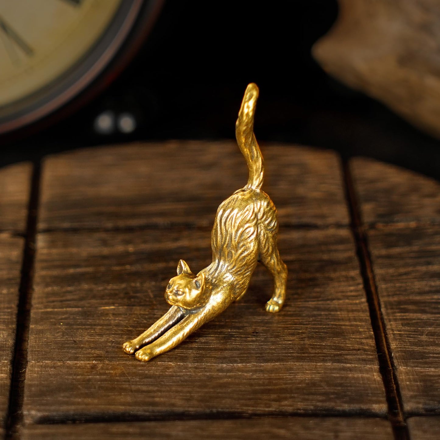 CHOVY Retro Seductive Cat Sculpture-Elegant Stretched Pose 100% Solid Brass Handcrafted - Ideal Home Decor Desk Ornament Collectible Art Piece Office Accent Artistic Scene Decoration