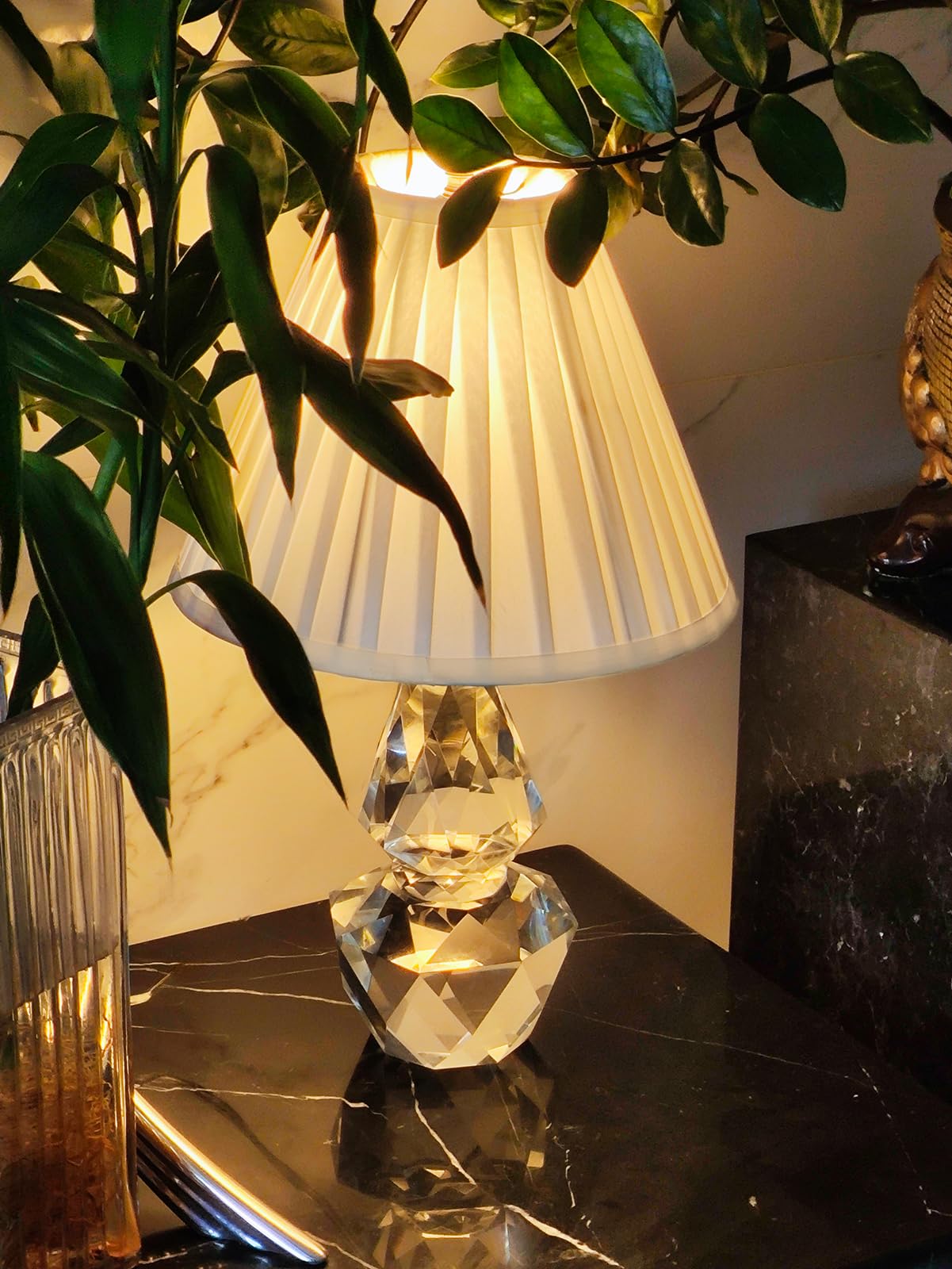 Jposbeam Pineapple Crystal Table Lamp with 2-Tiered Carving Shape,A Multi-Faceted Solid Clear Crystal Lamp,Suitable for Bedroom,Living Room,Bookshelf,Bedside,TV Cabinet and Side Tables（LED Bulb）