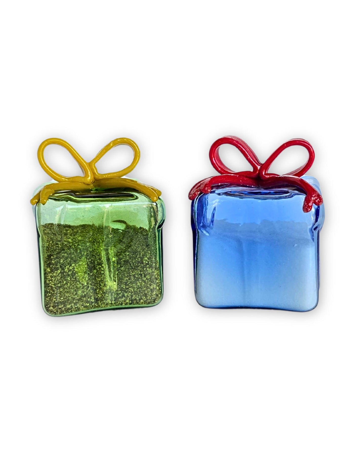 Gift Essentials Blown Glass Christmas Gift Salt and Pepper Shaker Set – Mini Decorative Salt and Pepper Shakers – Gift Boxed Holiday Table Decor – Novelty Winter Present Design