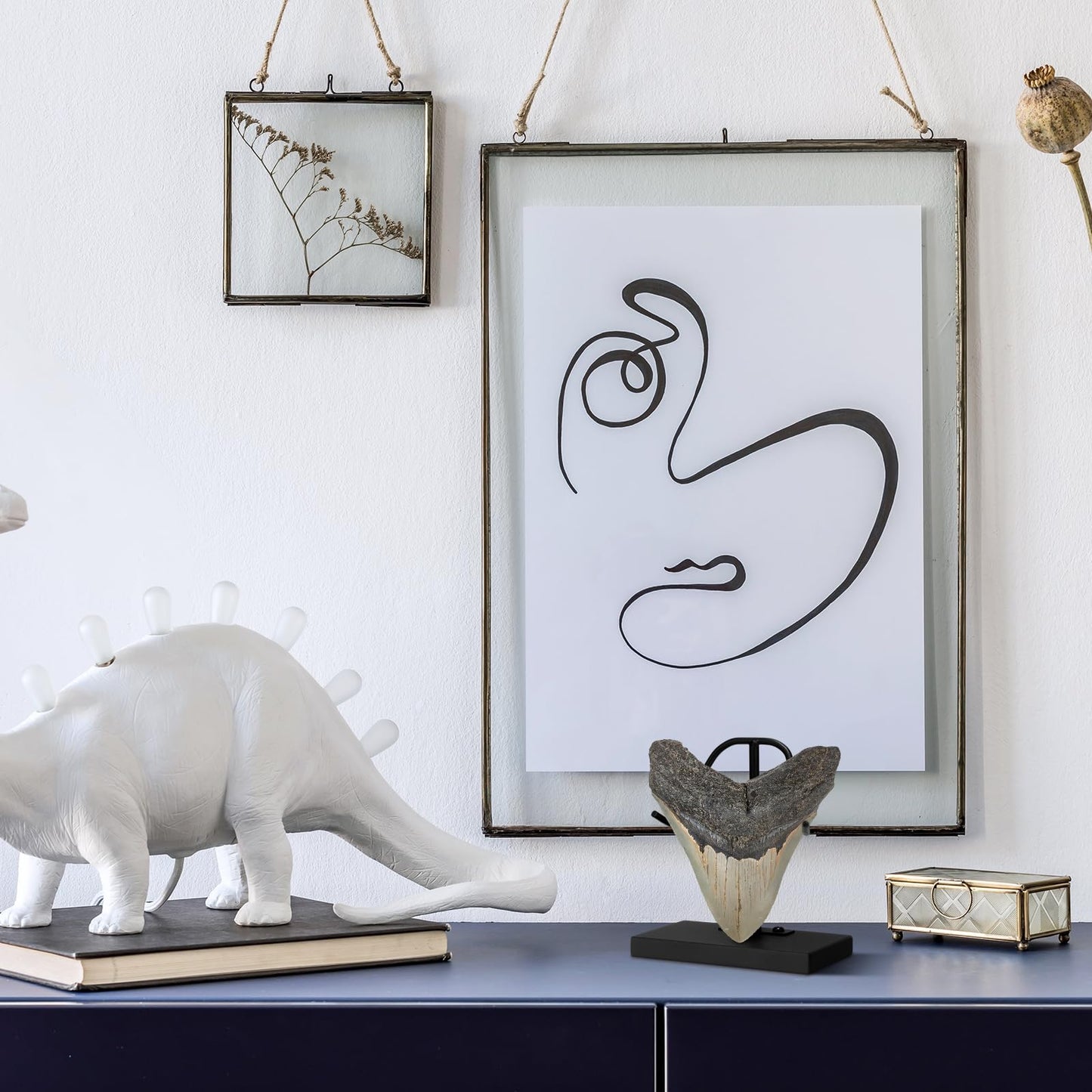Chunful 2 Pcs Megalodon Shark Tooth Display Stand Metal Display Holder with Base for Mineral Agate, Rocks Crystal, Gemstones, Fossils, Coral Geodes, Plate and Photo