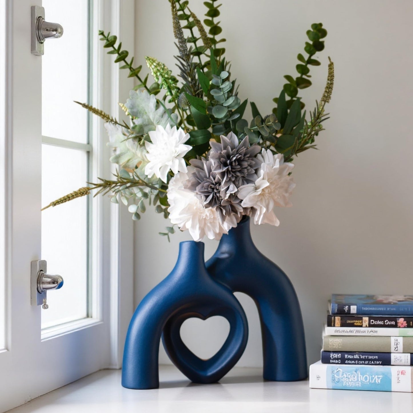 Liotww Snuggle Hollow Decorative Ceramic Vase, 8.3 Inch Hug Donut Modern Nordic Boho Style Vases for Aesthetic Home Decor, Anthropologie Living Room Shelf Coffee Table Décor (Navy Blue)