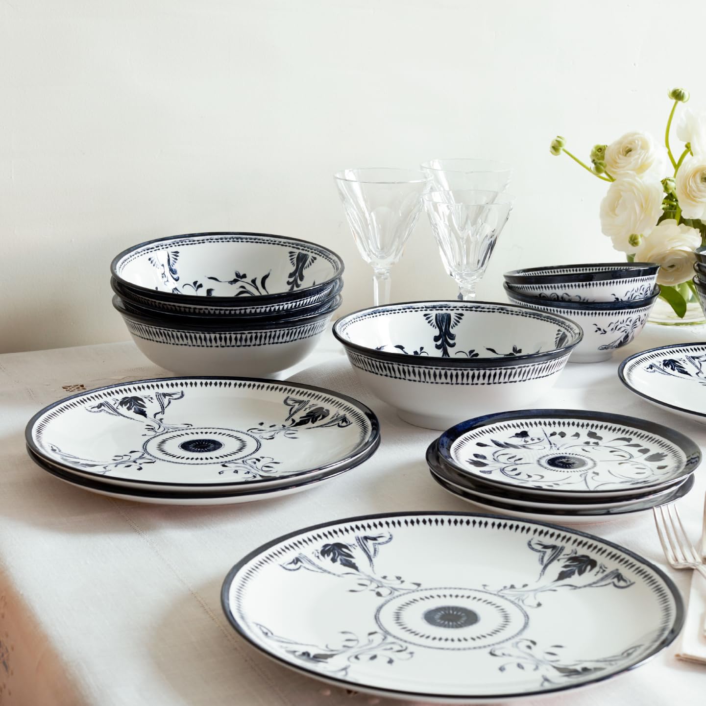 LEMIEUX ET CIE Bruges 4-Piece Bowl Set Porcelain, Bowls, Dishwasher and Microwave Safe, Dish Set for 4, Blue