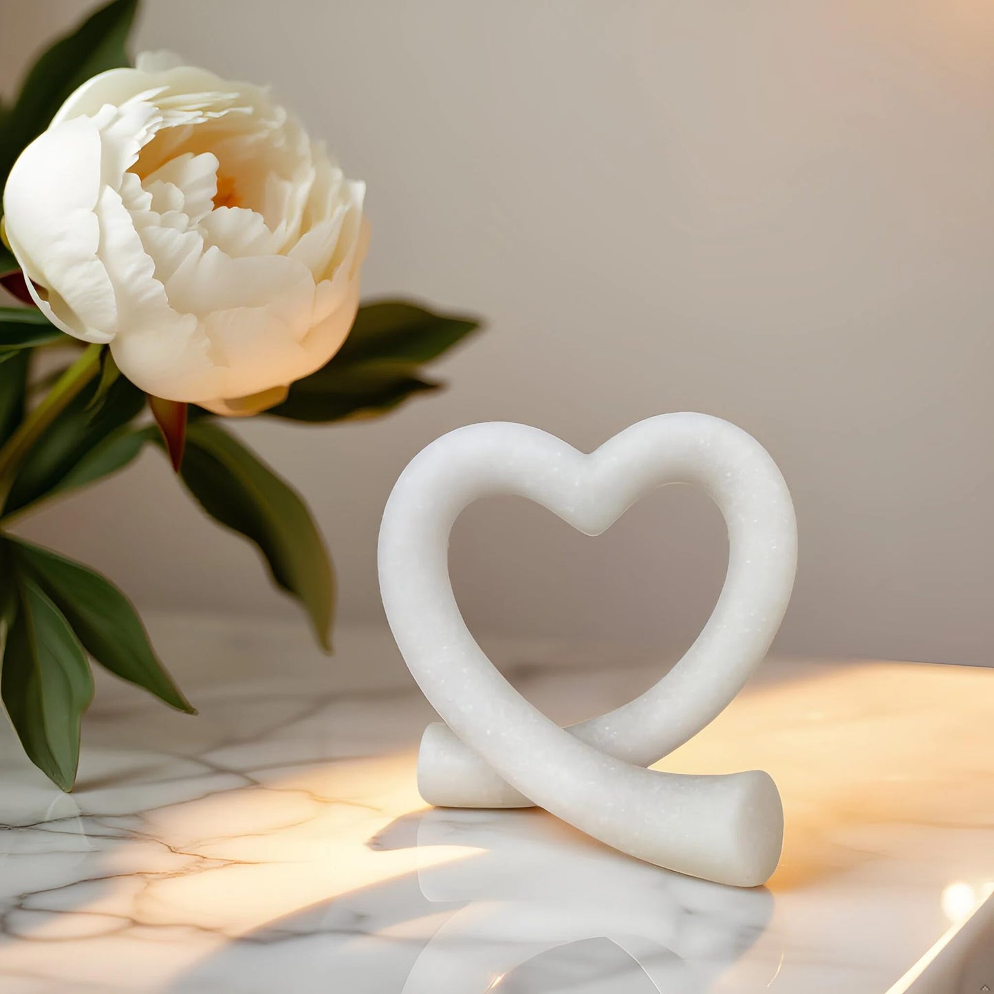 Lescafita Imitation Marble White Heart Decor Sculpture, Elegant Love Heart Statue Minimalist Modern Home Decor for Living Room Shelf Desk Coffee Table, Wedding Gift