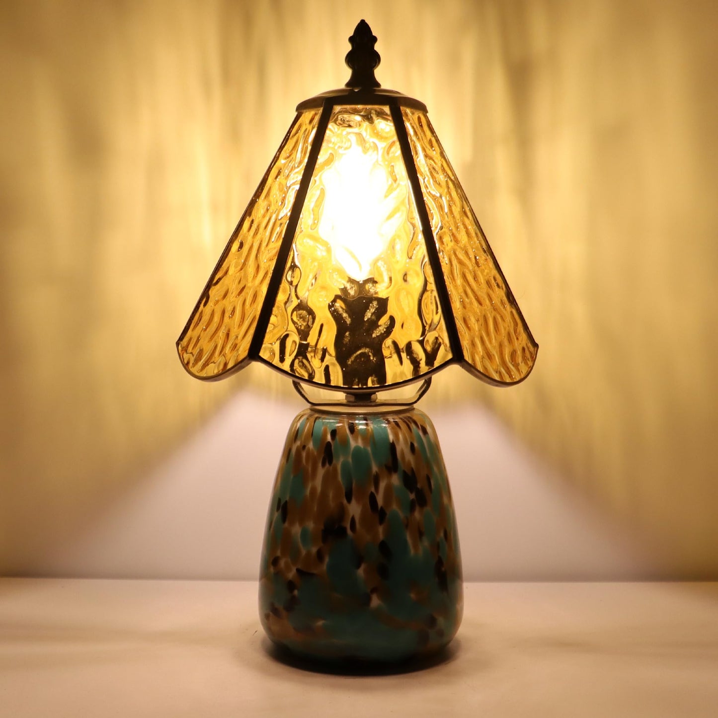 MQYXH Tiffany Style Stained Glass Table Lamp 12 Inch - Yellow Ripple