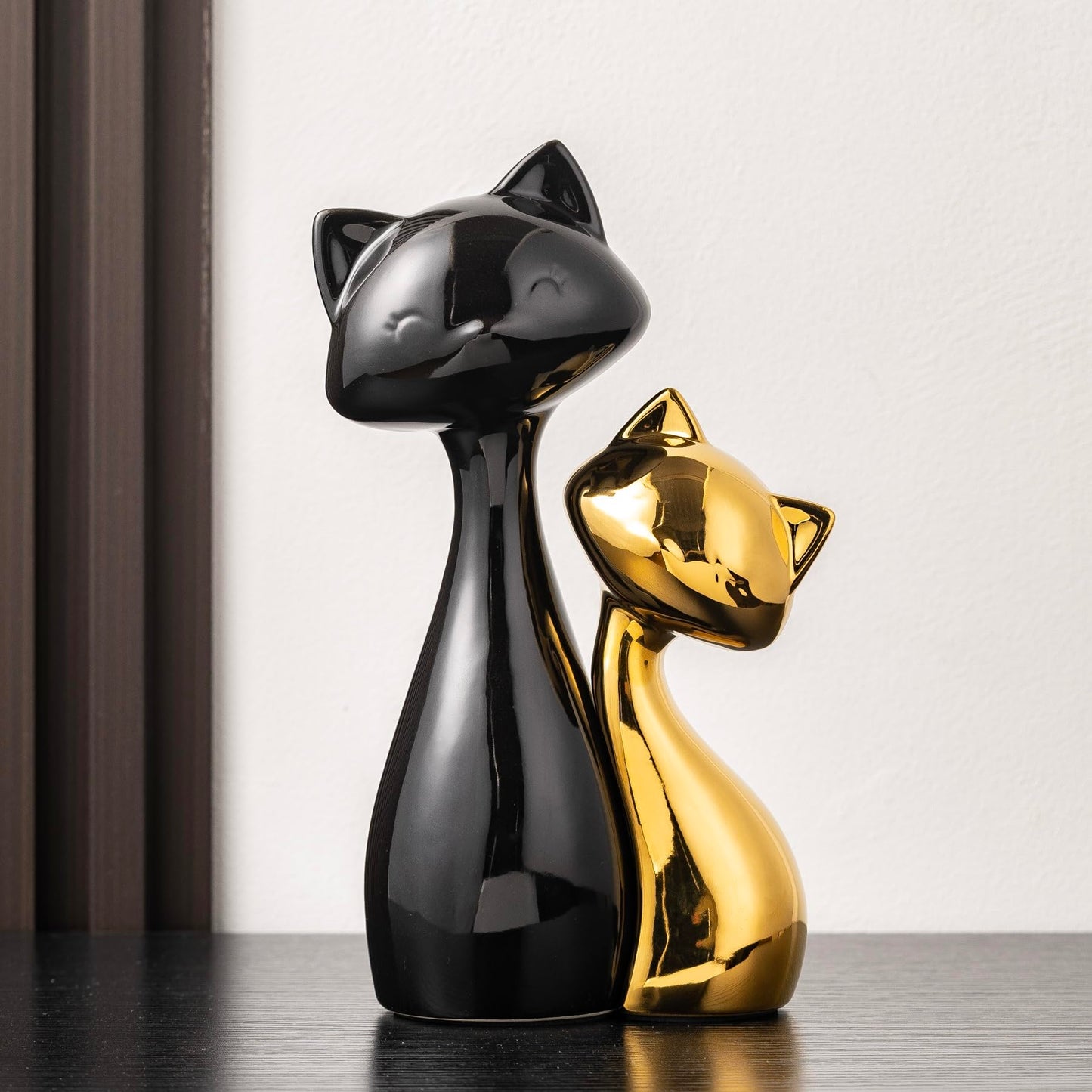 SURE YUESI Ceramic Cat Statue Set, Black & Gold Cute Cat Figurines, Lucky Cat Desk Decor for Cat Lovers, Modern Collectible Home Decor for Bookshelf & Living Room