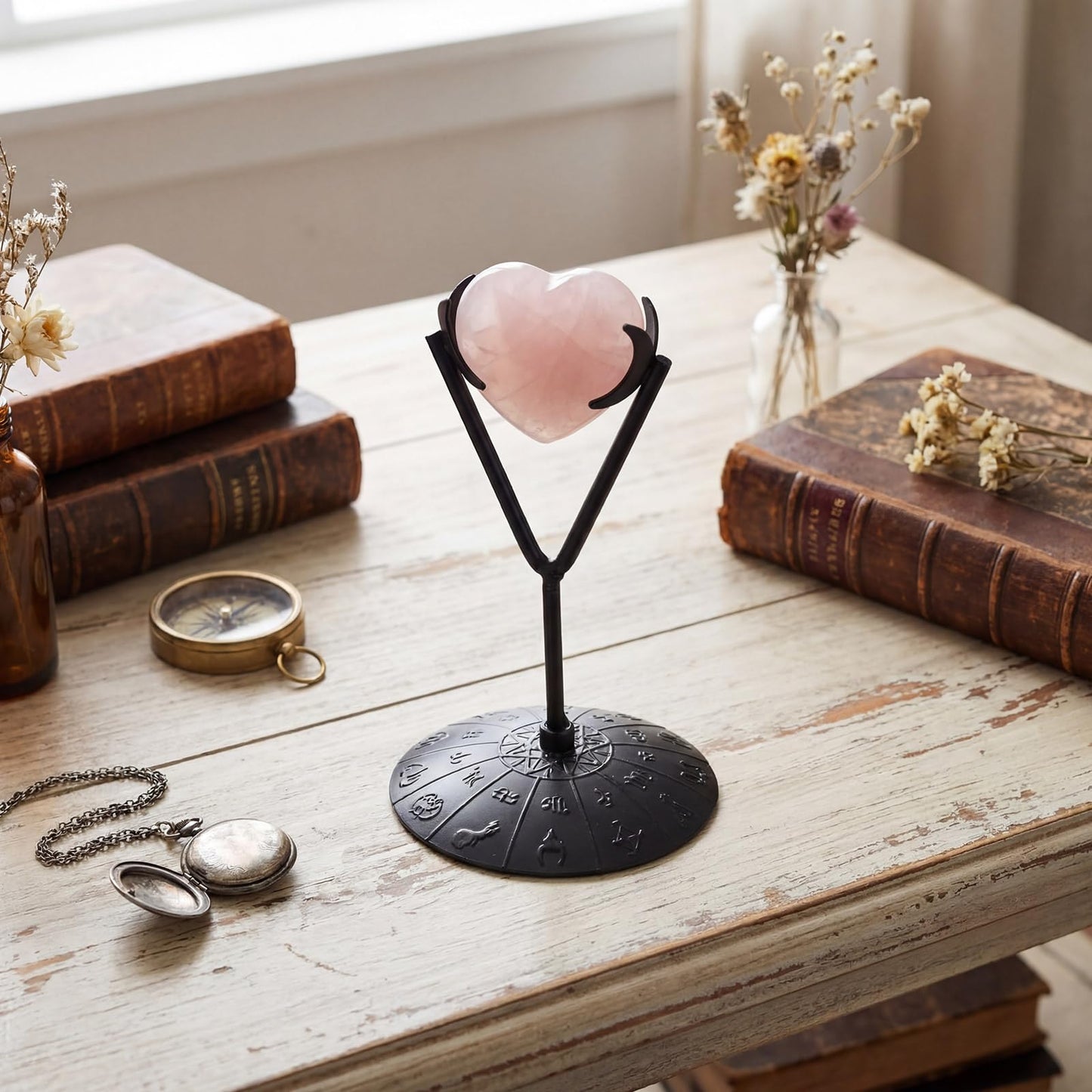 Otoolling Black 2 Pcs Heart Shape Metal Display Stand Adjustable Golden Rock Display Holder for Gemstones Minerals Agate Slabs Plates Seashell Sphere Crystal Ball Eggs Collectibles
