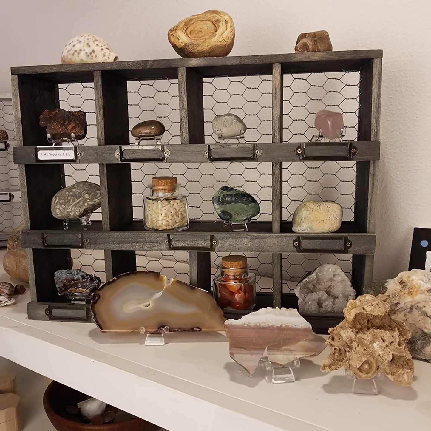 DARENYI 36Pcs Rock Display Stand Small Acrylic Rock Holder Crystal Clear Collectibles Display Stand Plastic Display Easel Stands Pedestal for Crystal Geodes Mineral Agate Fossil Coral Gemstone