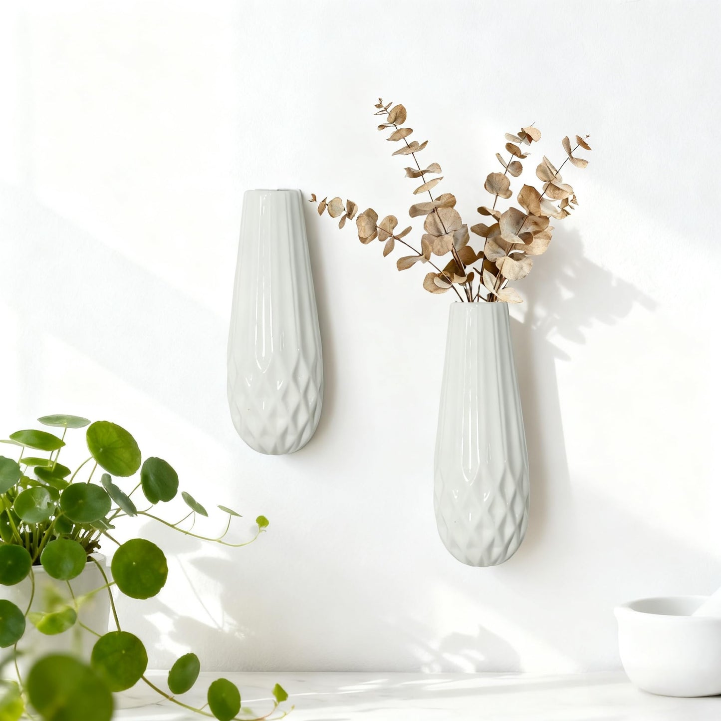 2 Pack GDSZJLJ Artistic Wall Ceramic Vase, White Hanging Vase That Turns Flowers Into Wall Art, Decorative Ceramic Sconce Vase