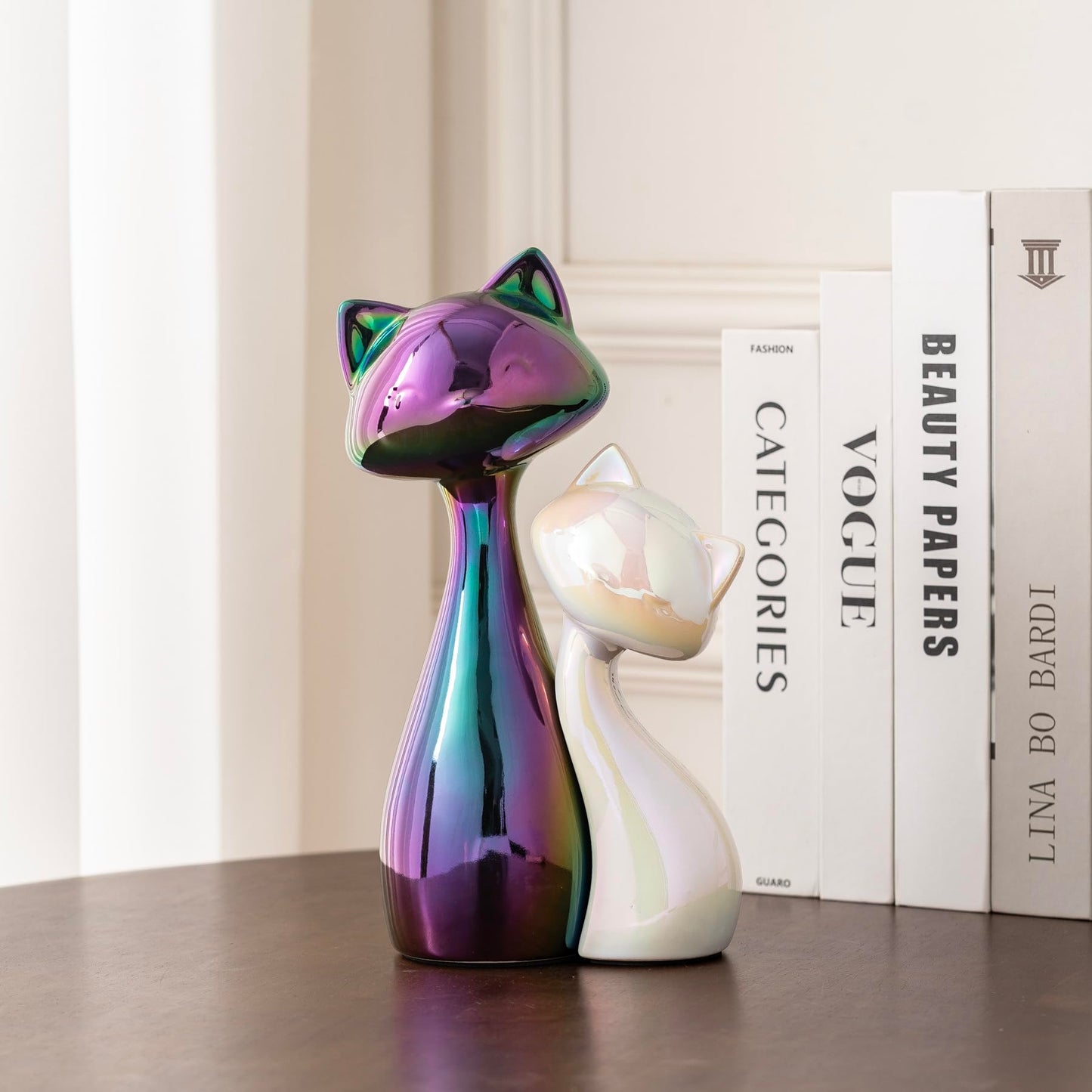 SURE YUESI Ceramic Cat Statue Set, Black & White Cute Cat Figurines, Lucky Cat Desk Decor for Cat Lovers, Modern Collectible Home Decor for Bookshelf & Living Room