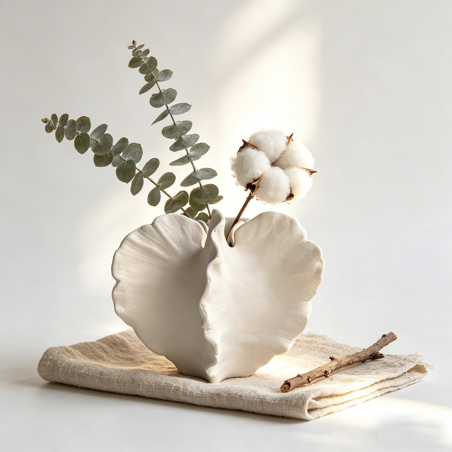 Small White Ceramic Vase,7 Inch Coral Shaped Coastal Vase for Home Decor,Modern Boho Farmhouse Table Centerpiece for Living Room Entryway, Decorative Flower Vase for Pampas Grass & Dried Flowers