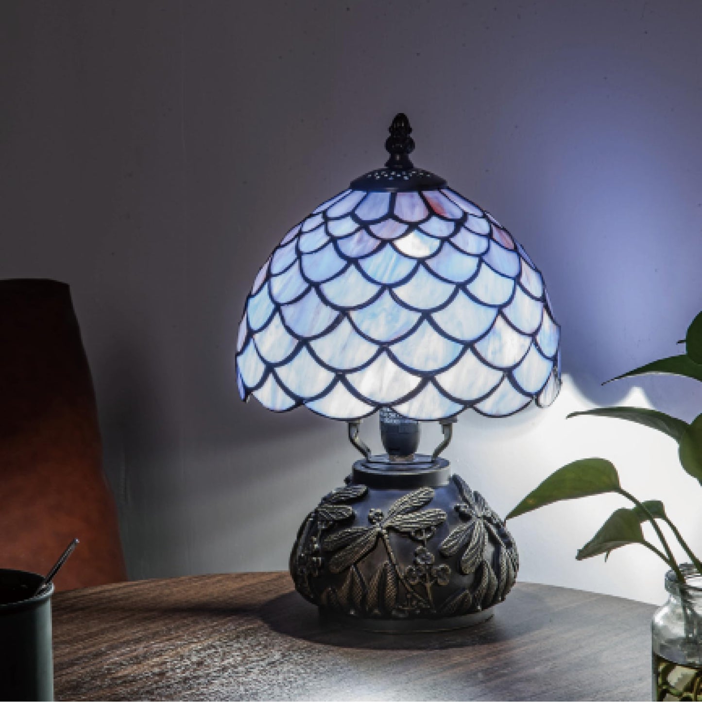 GILGGAK Tiffany Style Table Lamp, Gradient Stained Glass Wisteria Desk Lamp with Antique Bronze Dragonfly Resin Base, Vintage Accent Bedside Light for Bedroom Living Room 8x12 Inch (Blue Fish Scales)