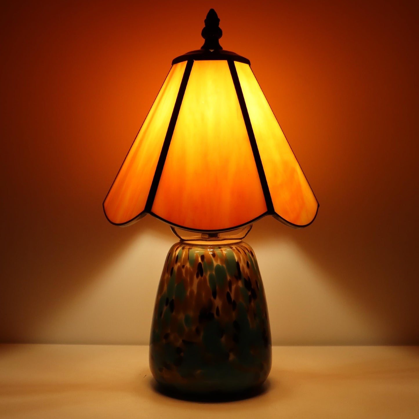 MQYXH Tiffany Style Stained Glass Table Lamp 12 Inch - Orange