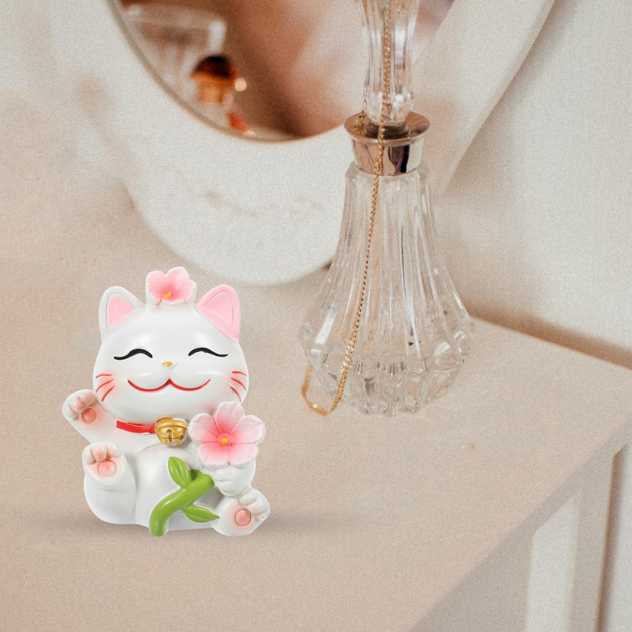Amosfun Lucky Cat Ornament Resin Figurine 2.28In Cute Desktop Cat Decoration for Home Office Car Japanese Style Lucky Cats Charm