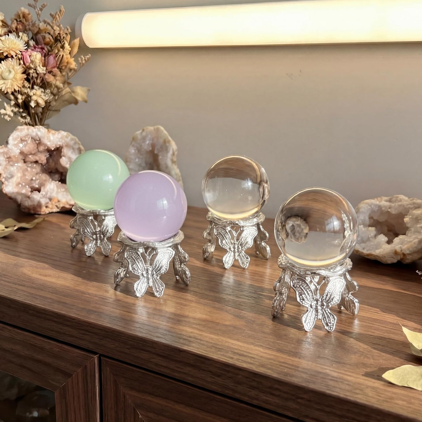 Hicarer 4 Pcs Metal Butterfly Crystal Ball Stand Silver Sphere Holder Butterfly Shape Ball Egg Base Modern Minimalist Metal Art Crafts for Sphere Globe Home Decor, Desk & Shelf Display