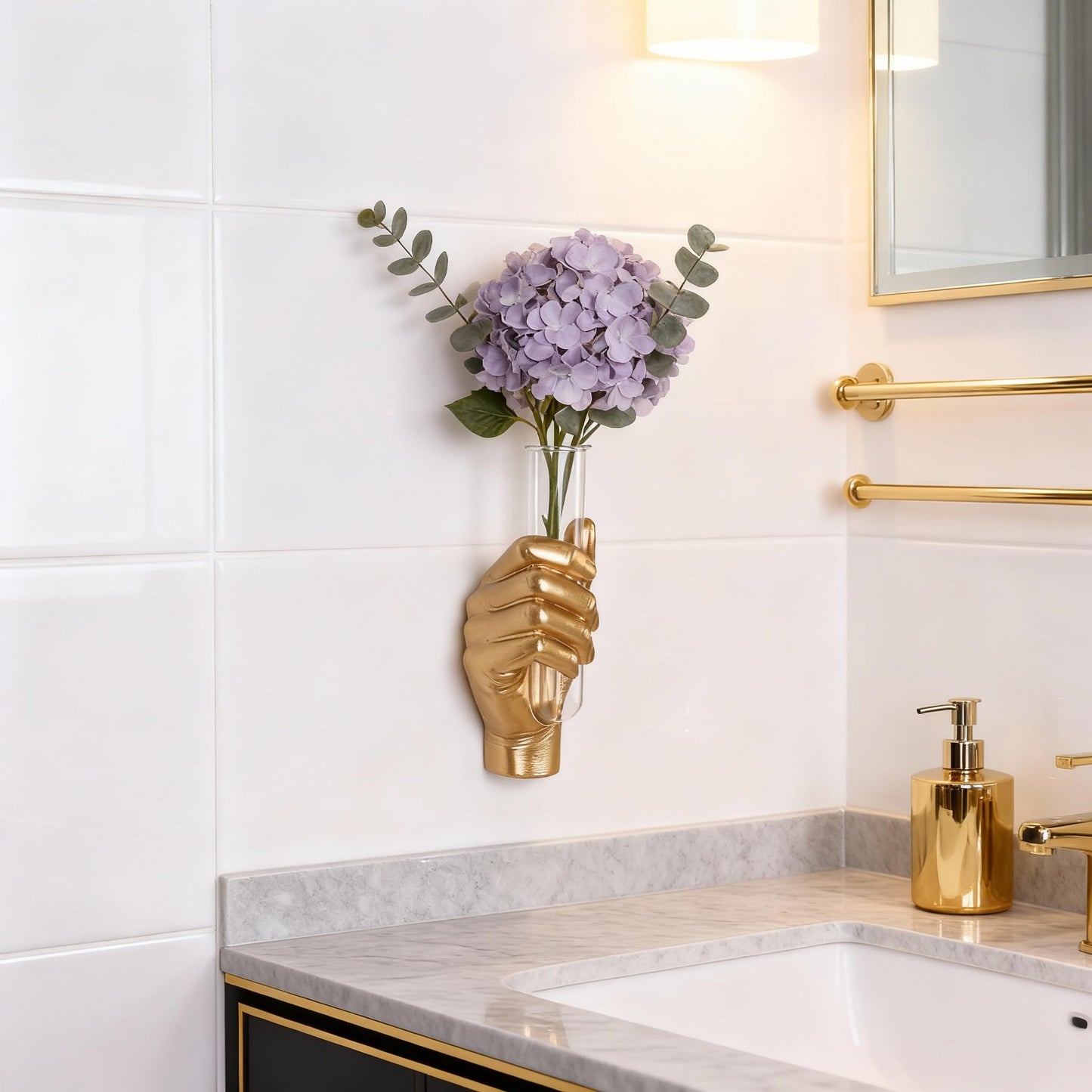 Gold Hand-Shaped Wall-Mounted Vase, Modern Creative Art Vase, Unique Wall Decoration, Fashionable Home Decor, Suitable for Living Rooms, Bathrooms, Patios, Foyers, and Office Decor.