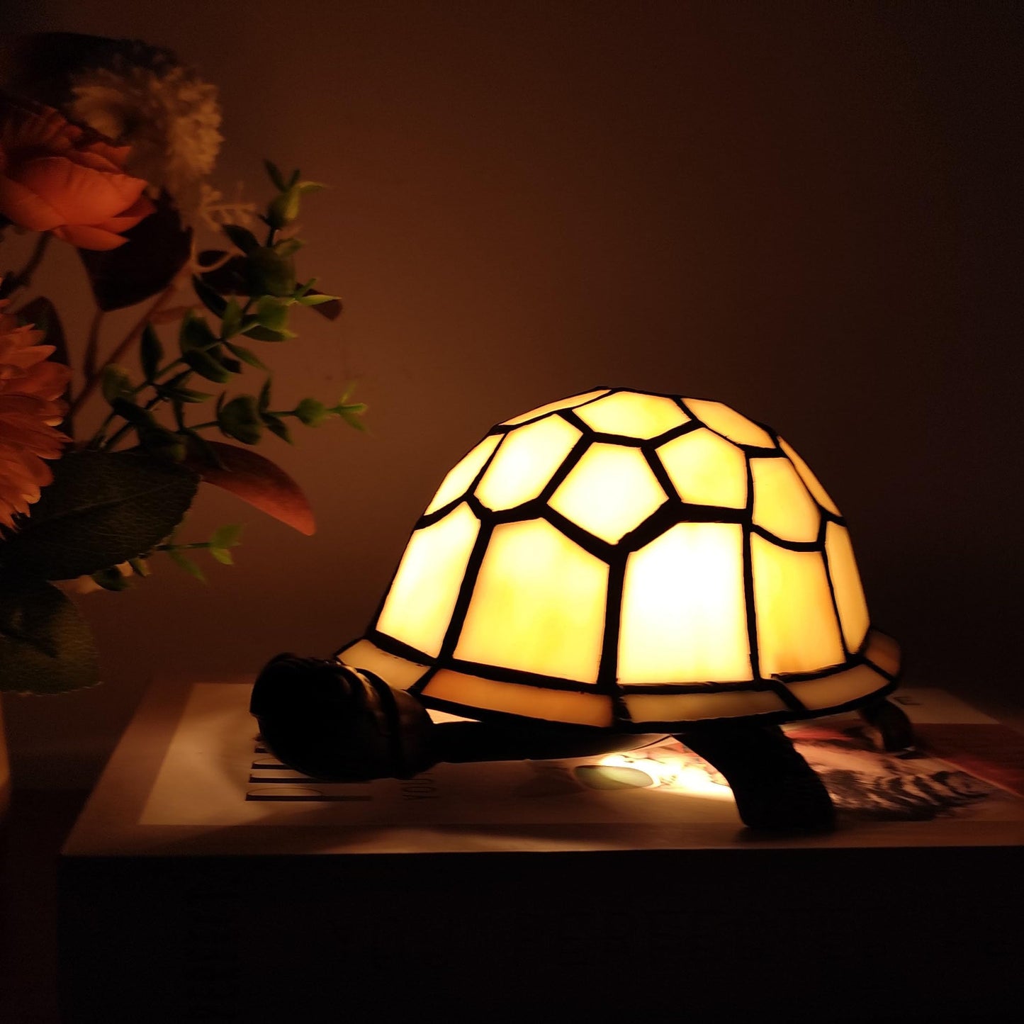 XPHMXP Cute Tortoise Lamp Cream Yellow Turtle Stained Glass Table Lamp Small Night Light Handmade Home Decoration Accent Gifts Light for Children Teenagers