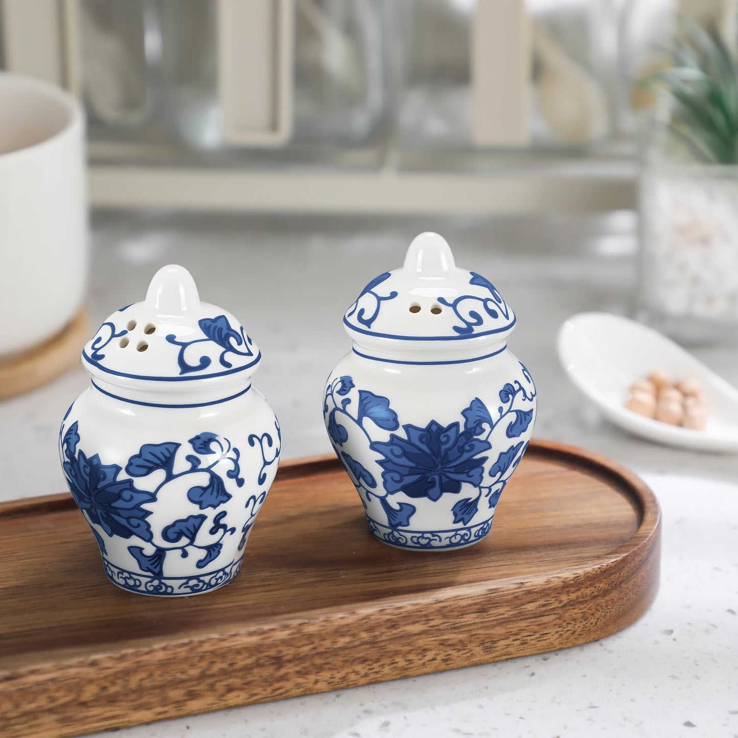 Honeydak 2 Pcs Chinoiserie Mini Ginger Jar Salt and Pepper Shakers Set in Gift Box Ceramic Jar Design, Elegant Blue & White Porcelain Spice Containers for Dining Table