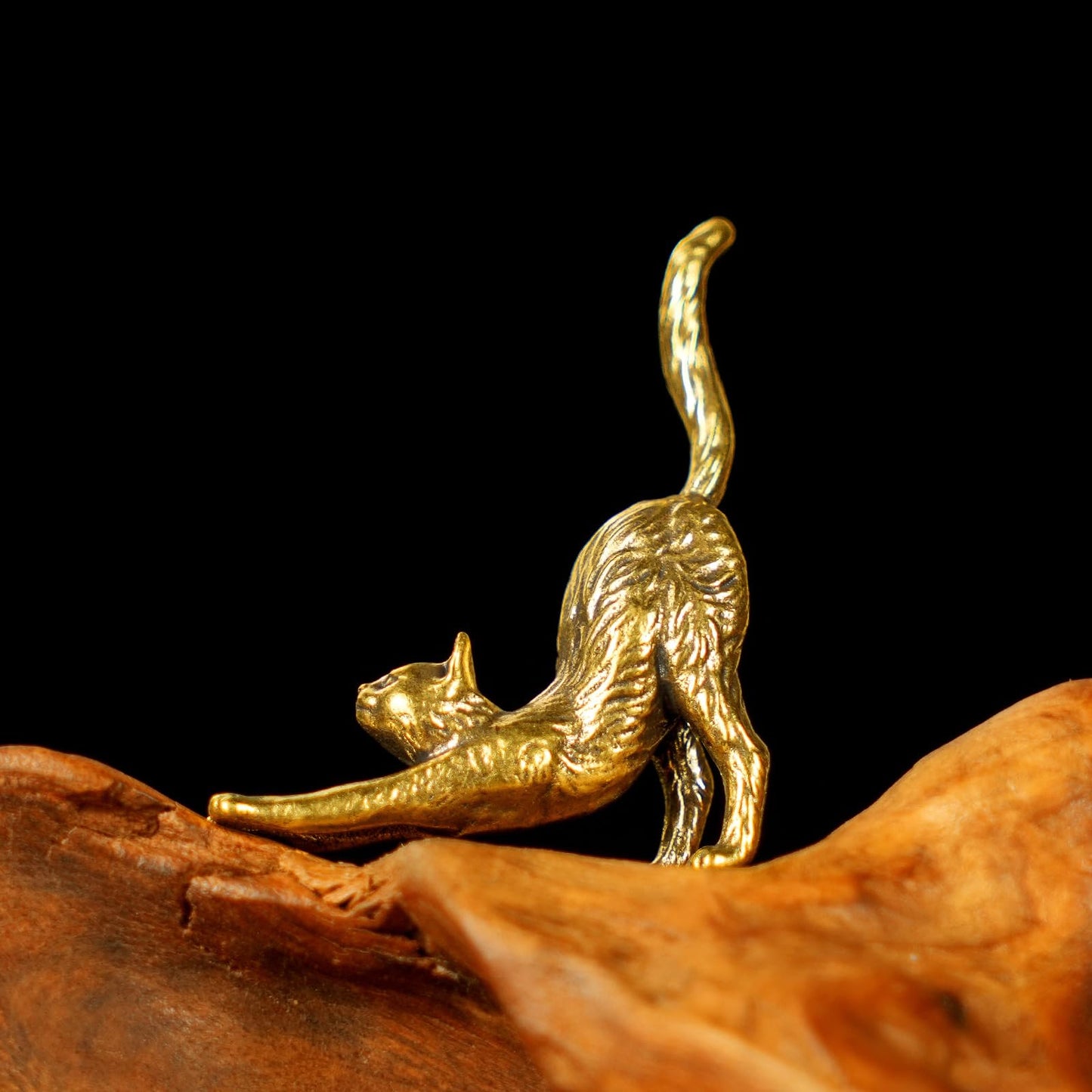 CHOVY Retro Seductive Cat Sculpture-Elegant Stretched Pose 100% Solid Brass Handcrafted - Ideal Home Decor Desk Ornament Collectible Art Piece Office Accent Artistic Scene Decoration