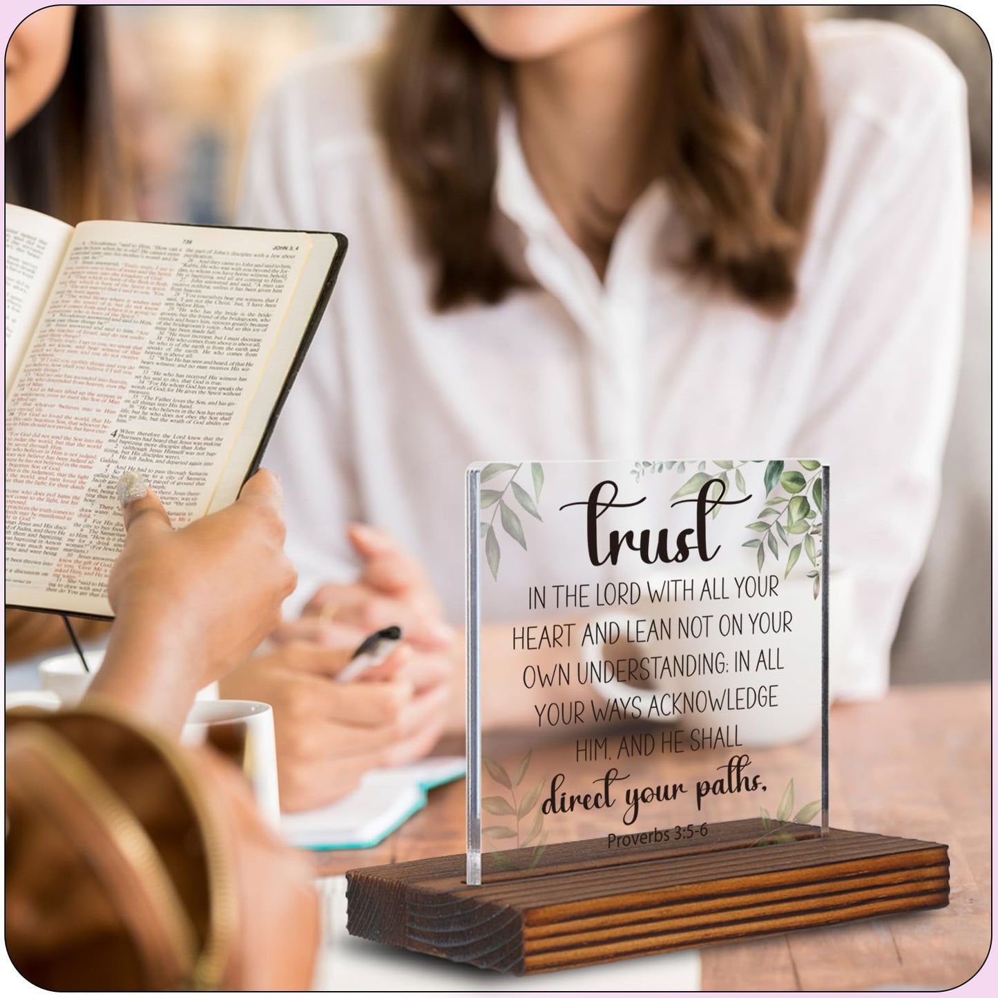 Serenity Prayer Gifts for Women, Trust In the Lord with All Your Heart Christian Quotes Bible Scripture Inspirational Plaque Clear Desk Decorative Sign Christian Gifts for Family Friends EC117