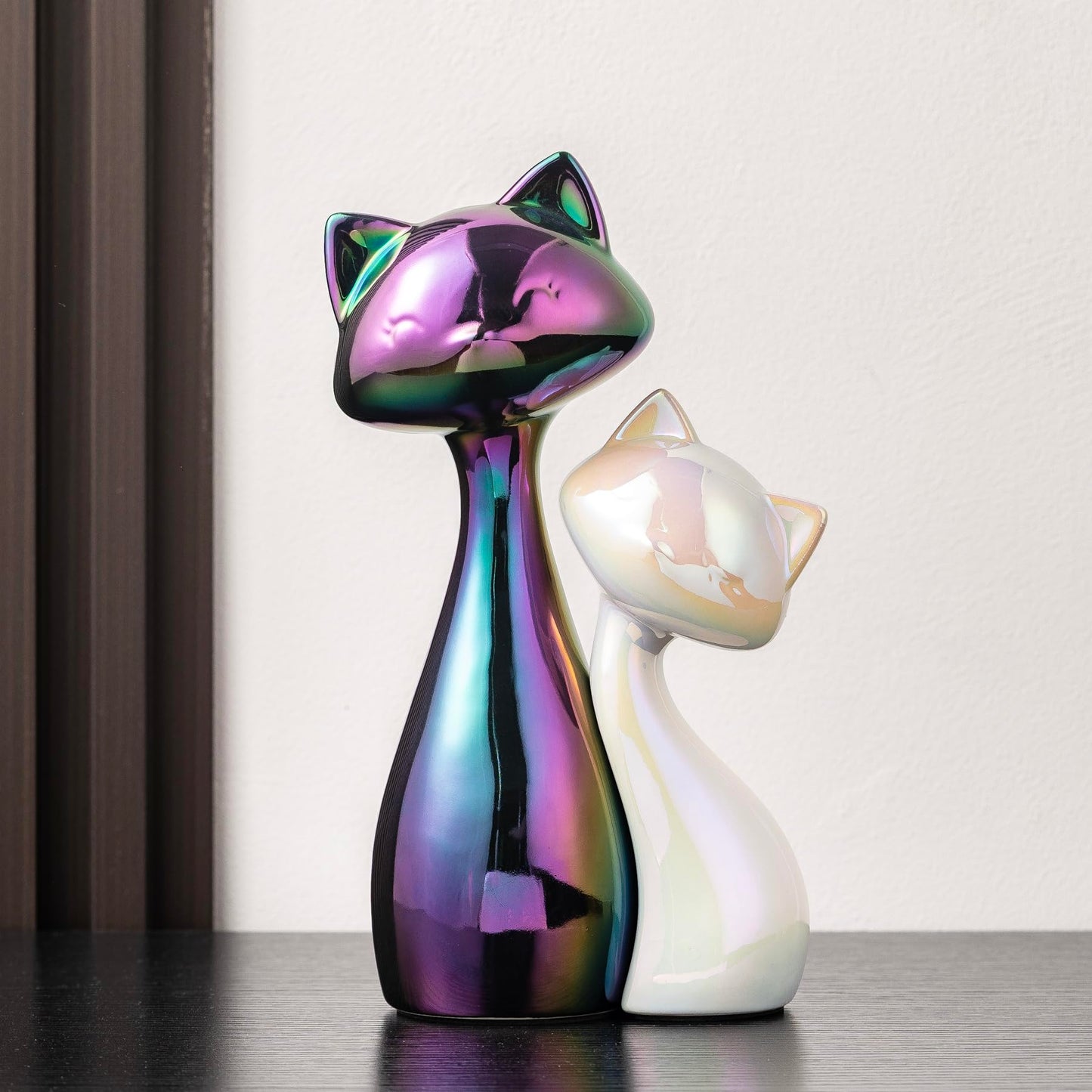 SURE YUESI Ceramic Cat Statue Set, Black & White Cute Cat Figurines, Lucky Cat Desk Decor for Cat Lovers, Modern Collectible Home Decor for Bookshelf & Living Room