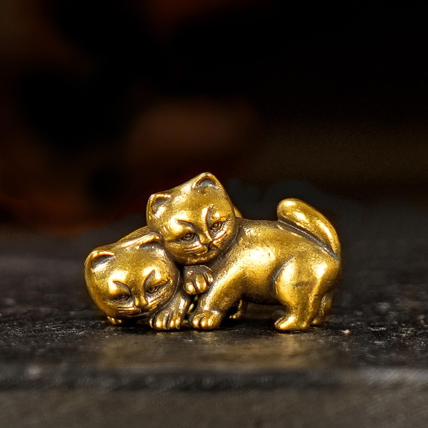 Playful Cats Brass Sculpture - 100% Solid Handcast Retro Animal Statue, Whimsical Friendship Desk Decor for Home & Office, Unique Collectible Gift for Pet Lovers, Handcrafted Dog Lover Art Piece