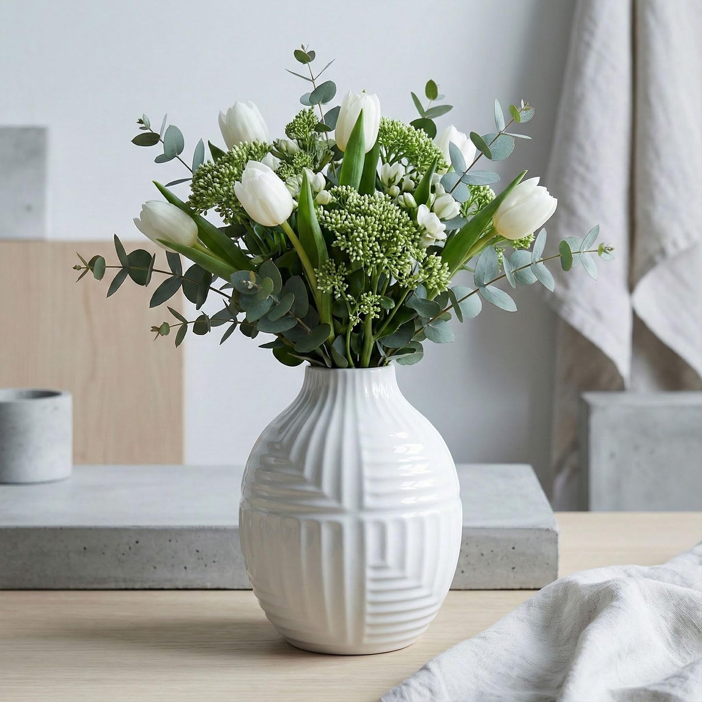 hjn Hand-Glazed White Ceramic Vase - 5.7" H Modern Decorative Centerpiece Vase for Fresh/Dried Flowers, Home Decor for Living Room Bookshelf Mantel | Wedding Housewarming Gift