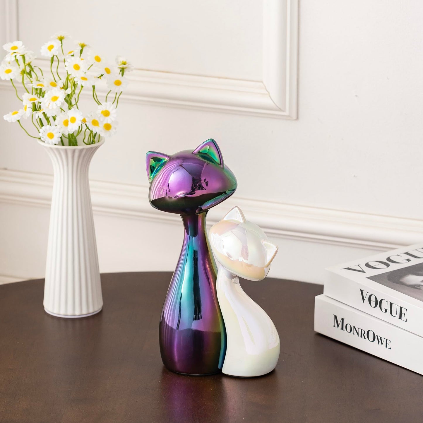 SURE YUESI Ceramic Cat Statue Set, Black & White Cute Cat Figurines, Lucky Cat Desk Decor for Cat Lovers, Modern Collectible Home Decor for Bookshelf & Living Room