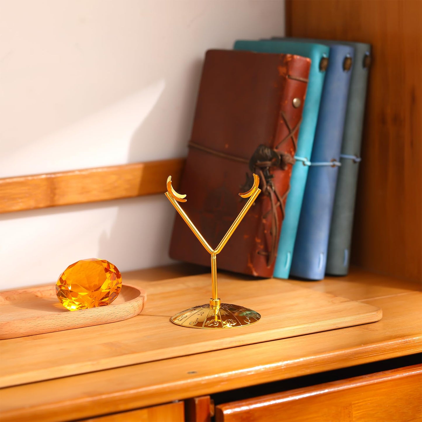 Otoolling Gold 2 Pcs Heart Shape Metal Display Stand Adjustable Golden Rock Display Holder for Gemstones Minerals Agate Slabs Plates Seashell Sphere Crystal Ball Eggs Collectibles