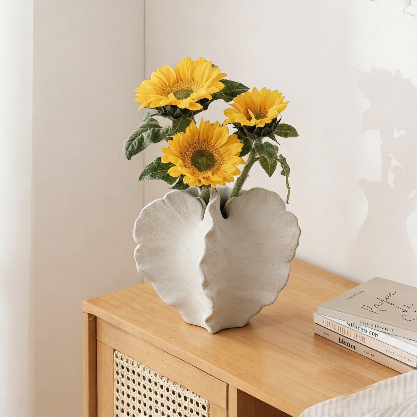 Small White Ceramic Vase,7 Inch Coral Shaped Coastal Vase for Home Decor,Modern Boho Farmhouse Table Centerpiece for Living Room Entryway, Decorative Flower Vase for Pampas Grass & Dried Flowers