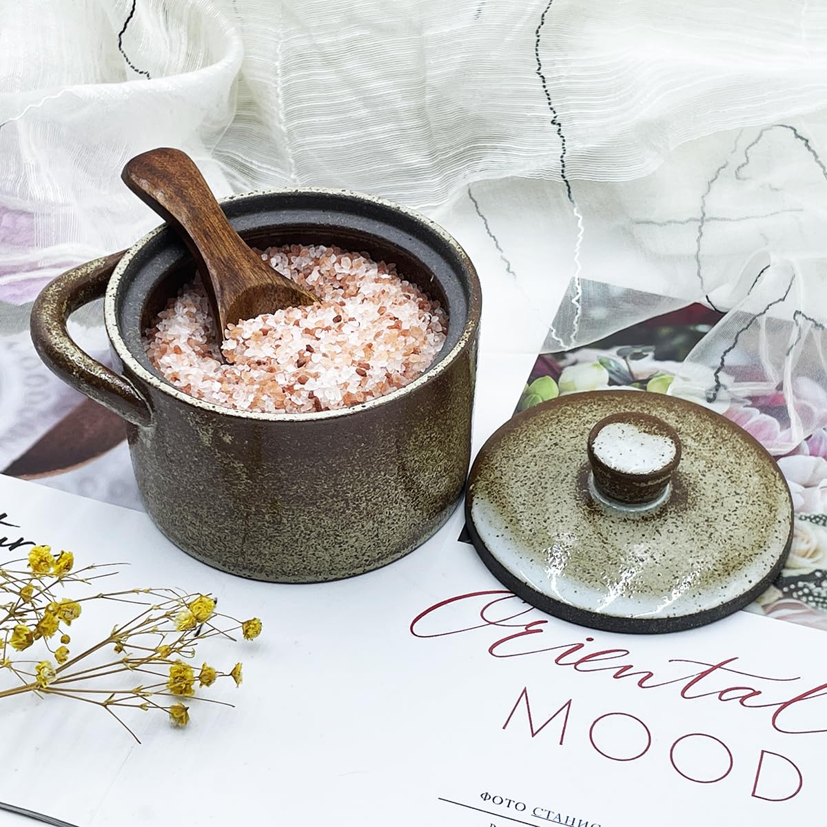 YILUSHENGHUA 8 oz Ceramic Salt Cellar with Lid & Wooden Spoon,Countertop Salt Container,Sugar Bowl,Spices Jar|Terracotta Home Kitchen Decor(Coarse Pottery Color)