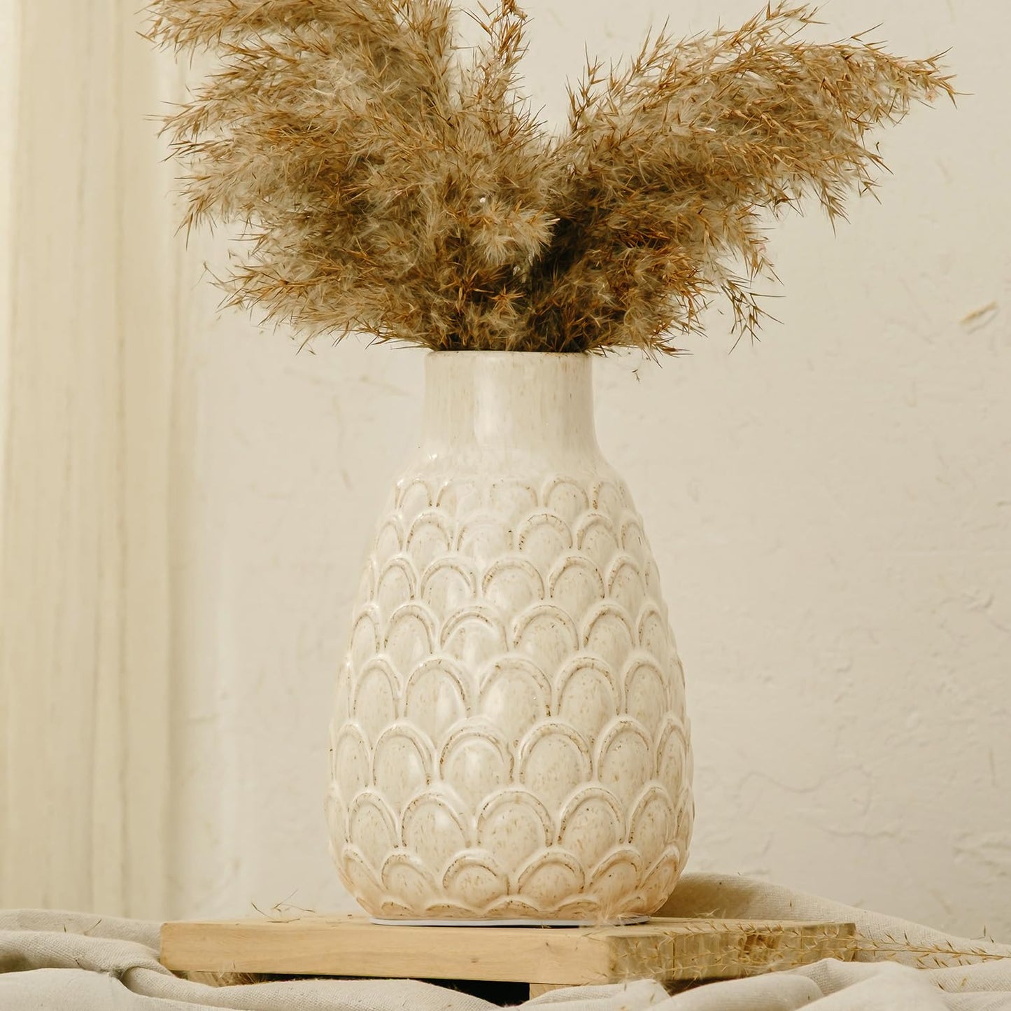 Ceramic Flower Vase, 9.06” Rustic Farmhouse Decorative Vase for Home Decor, Beige Textured Pottery Vase for Pampas Grass, Living Room, Entryway, Mantel, Kitchen Table, Centerpiece