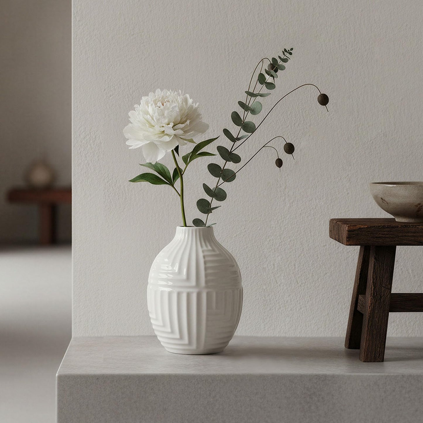 hjn Hand-Glazed White Ceramic Vase - 5.7" H Modern Decorative Centerpiece Vase for Fresh/Dried Flowers, Home Decor for Living Room Bookshelf Mantel | Wedding Housewarming Gift