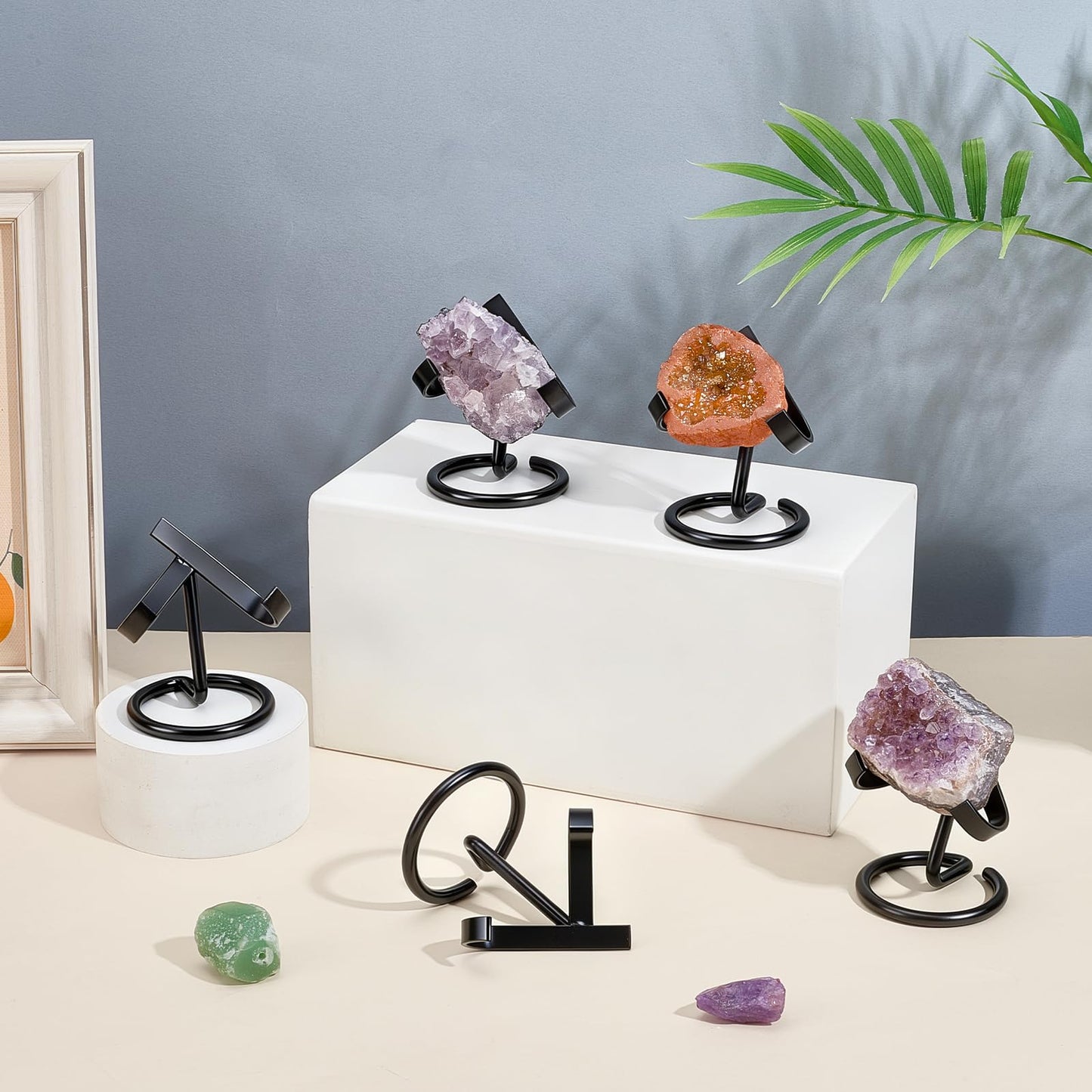 INTERWARM 15Pcs Metal Crystal Heart Stone Stand Holder, Display Easel Black Iron Display Holder for Crystals Stones Rocks Fossil Jewelry Ball Gemstone Collections Display, 1.97x2.36x2.60inch
