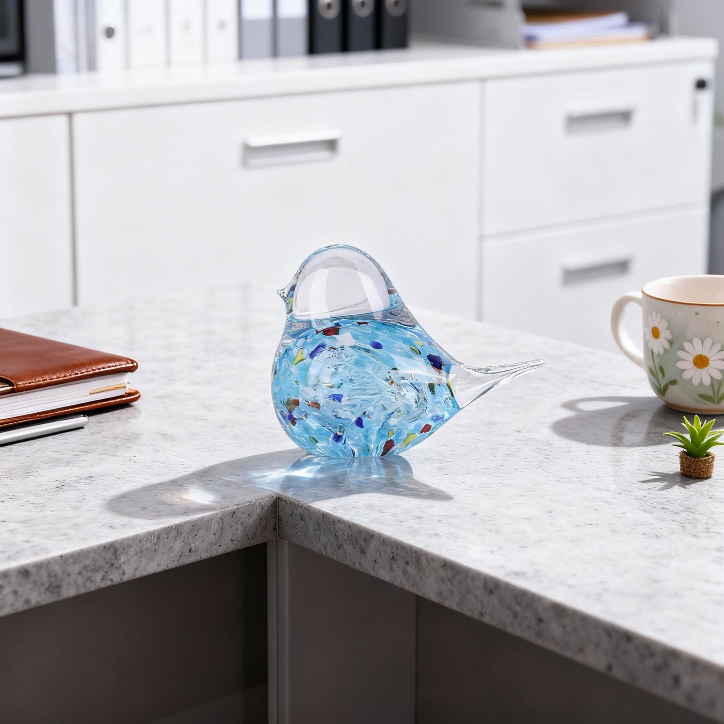 WUBIANJIE Hand Blown Glass Bird Statue Collectible Animal Art Paperweight, Glass Art Decor Living Room Bedroom Bookshelf Coffee Table Small Ornaments Shelf Home Decoration