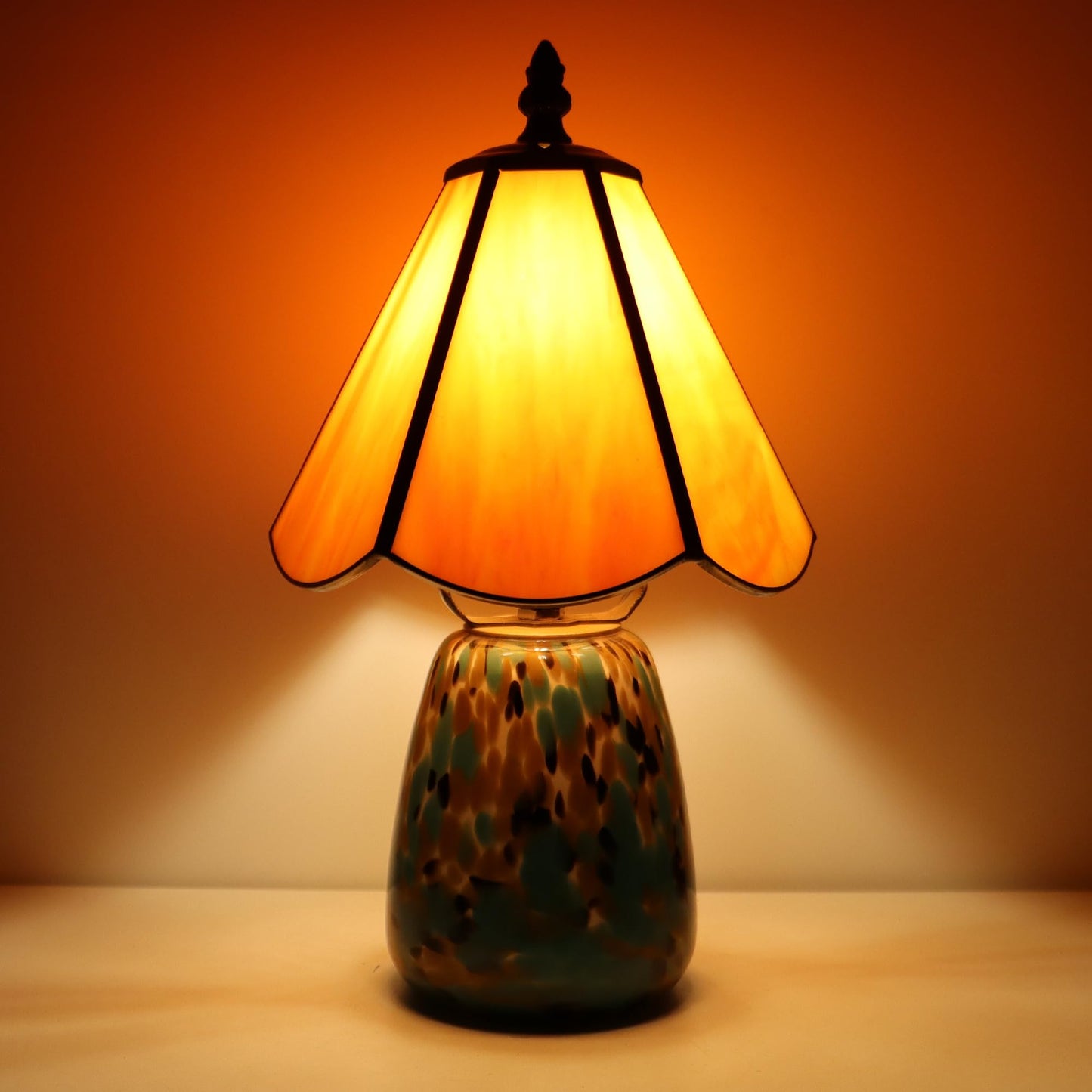 MQYXH Tiffany Style Stained Glass Table Lamp 12 Inch - Orange