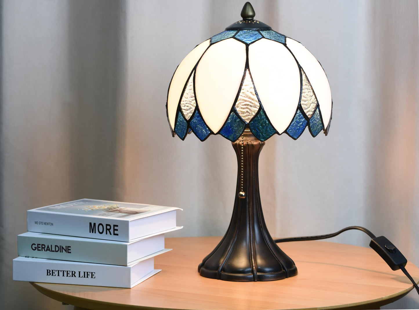 HomeBeauty TL0014 Tiffany Table Lamp Handmade Stained Glass Blue & White Lotus Bedside Lamp Bending Glass Reading Desk Light 9.5 X 16.5 Inches for Bedroom Living Room Home Office (Blue &White)