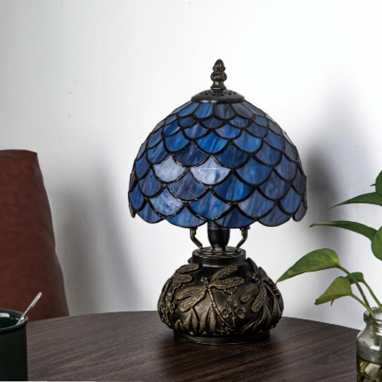 GILGGAK Tiffany Style Table Lamp, Gradient Stained Glass Wisteria Desk Lamp with Antique Bronze Dragonfly Resin Base, Vintage Accent Bedside Light for Bedroom Living Room 8x12 Inch (Blue Fish Scales)