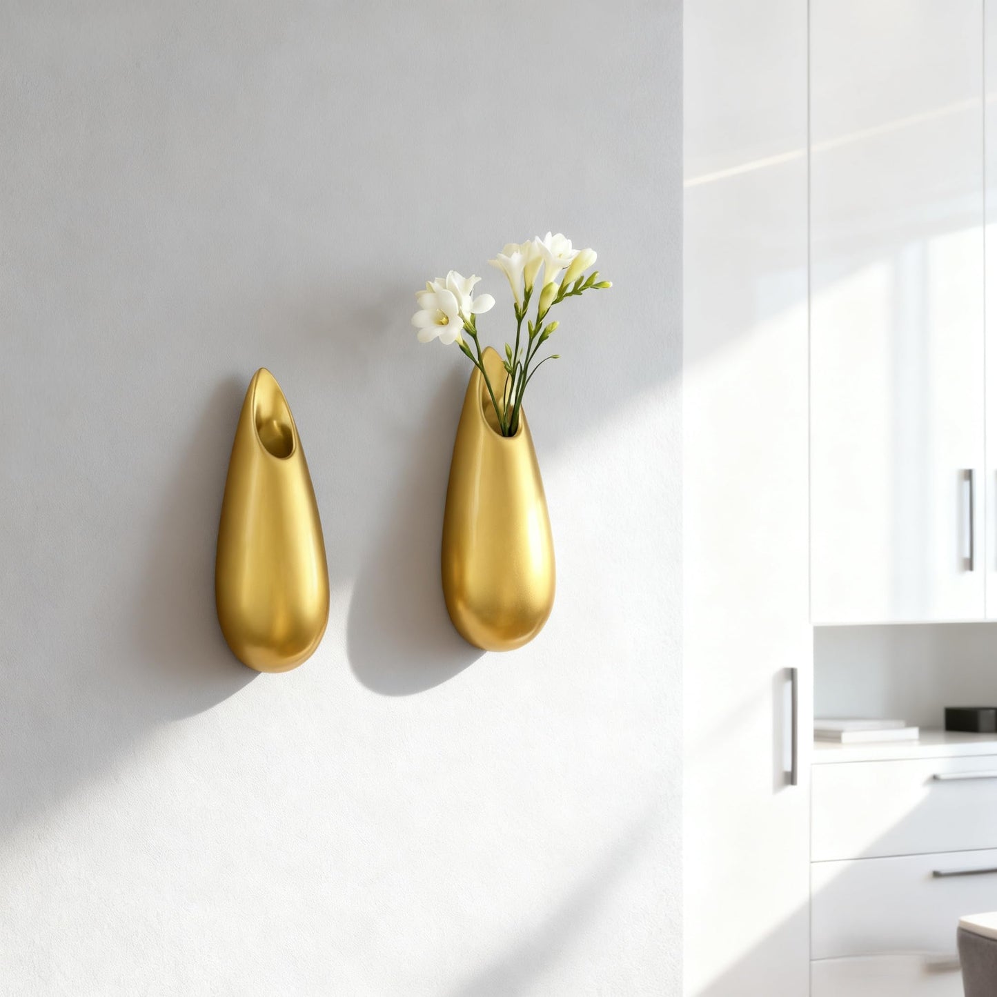 2 Pack GDSZJLJ Classic Wall Ceramic Vase, Gold Hanging Wall Vase for Flowers, Universal Minimalist Decor for Home & Gifts