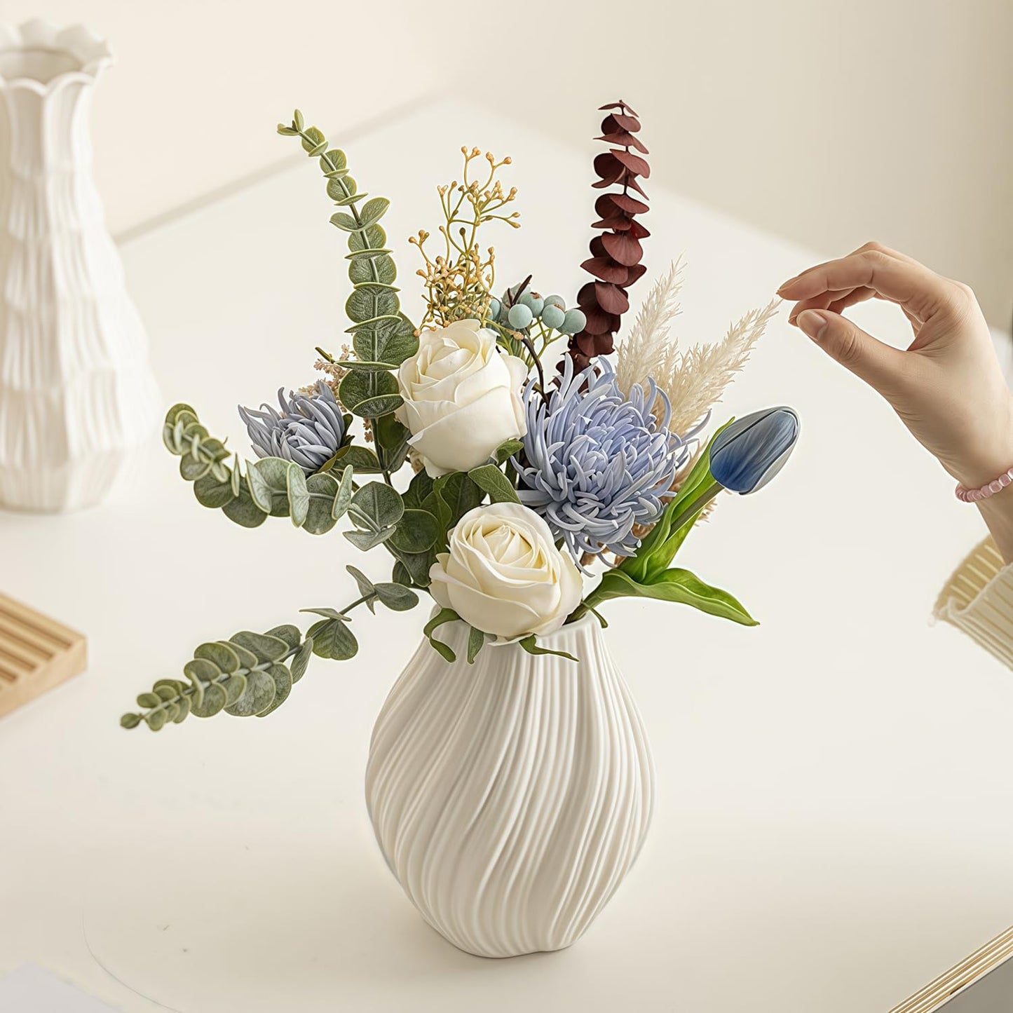 Modern White Ceramic Vase,Nordic Boho Geometric Striped Round Decorative Vase for Living Room,Shelf, Wedding&Dining Table Centerpiece, Farmhouse Home Decor, Office Decoration, Decorative Pottery