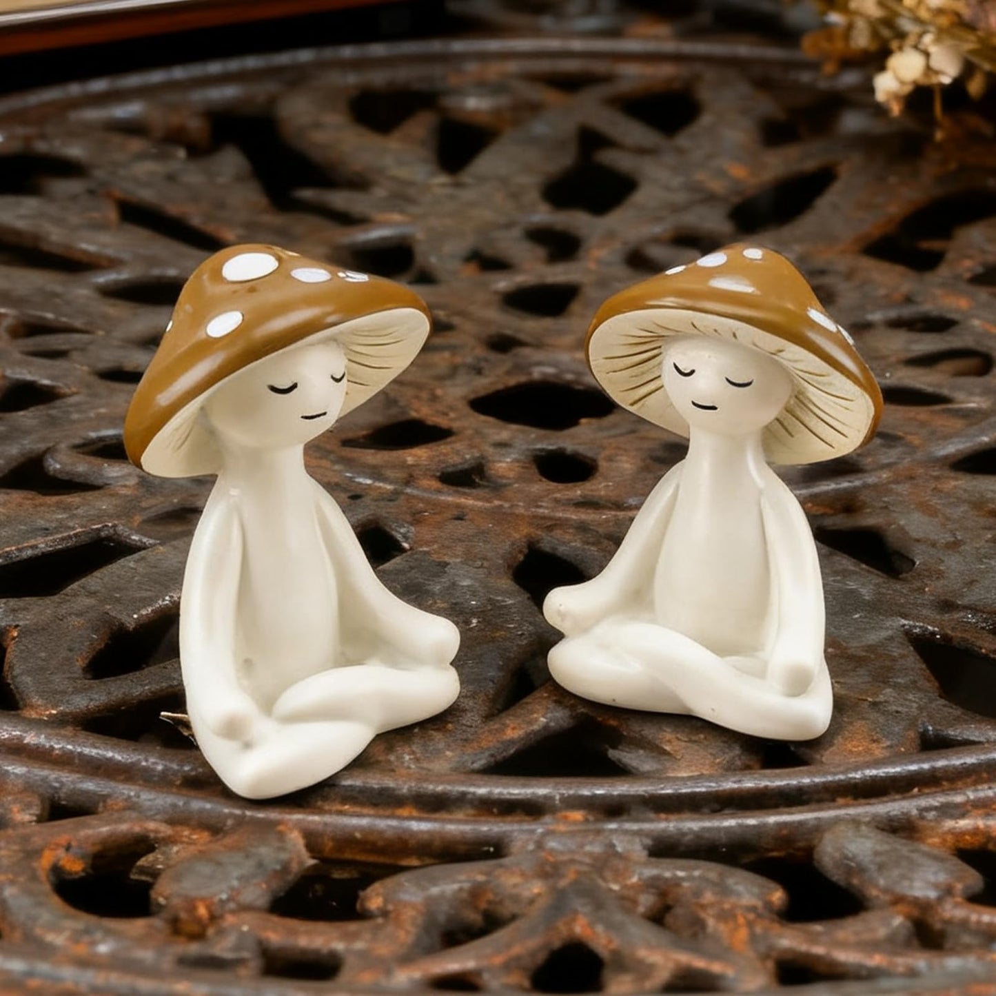 Tafelans 2Pcs Cute Meditation Mushroom Statue-Meditation Mushroom Resin Statue for Desk Living Room Resin Figurine for Home Patio Office Decor Cute Plant Statues for Tabletop Garden Backyard Decor