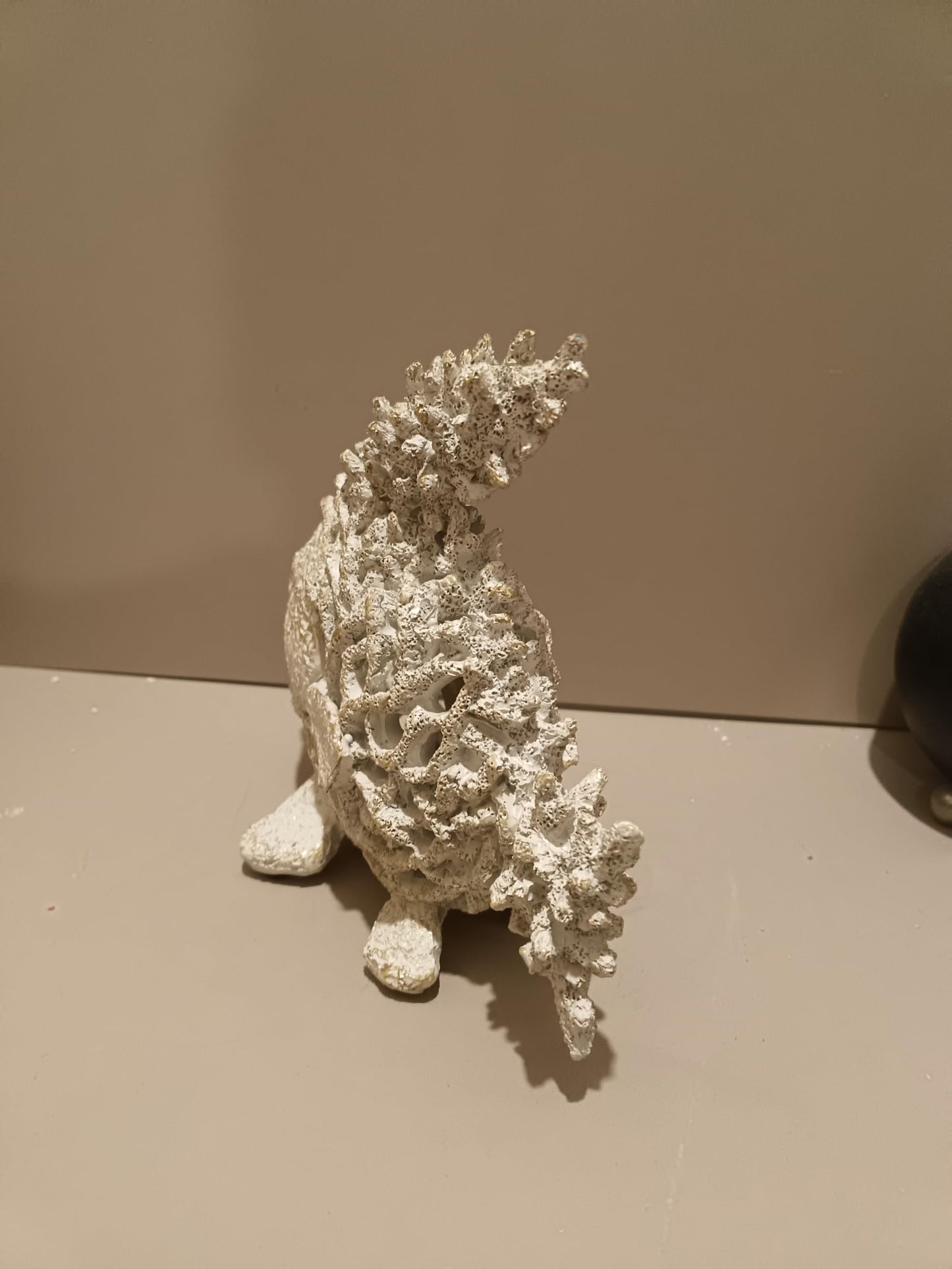 NVSHIQWEI Coral Reef Angelfish Sculpture - Polyresin Beach Home Decor, Ocean Decor,Coastal Tabletop Hand-Carved Look Statue for Desk, Shelf, Bathroom, Office Ornament，Gifts