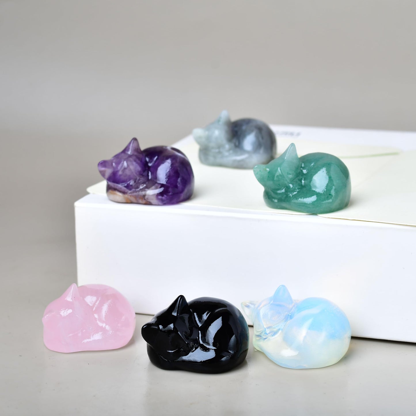 WUYOUSHI Natural Labradorite Cat Crystals Decor Sleeping Cat Statue Healing Crystal Polished Gemstones Bedroom Office Desk Home Decoration A Lucky Decoration for Cat Lovers